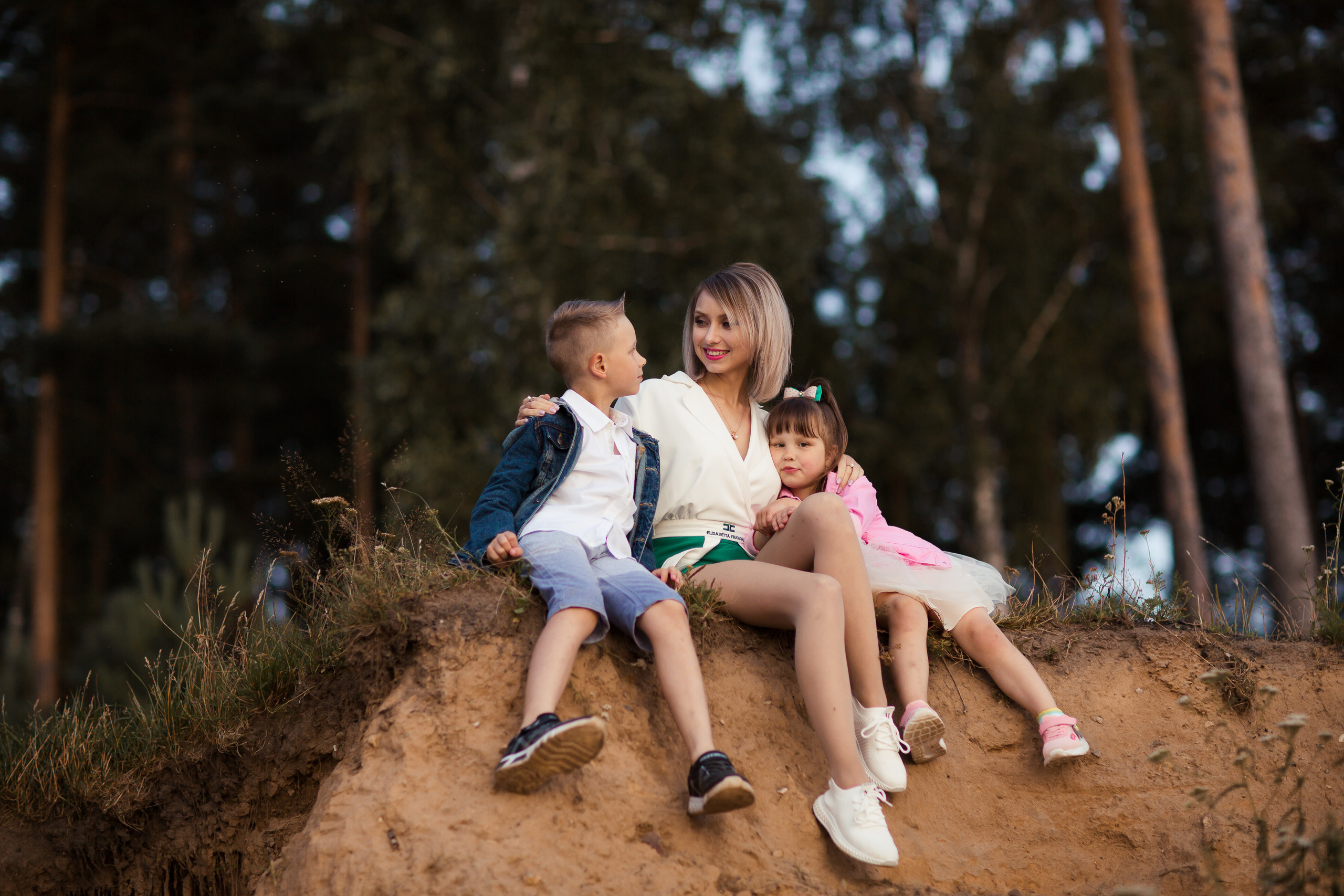 Ирина с детьми, фотосессия на закате. Фотограф Десногорск Михаил Давыдов Акварель
