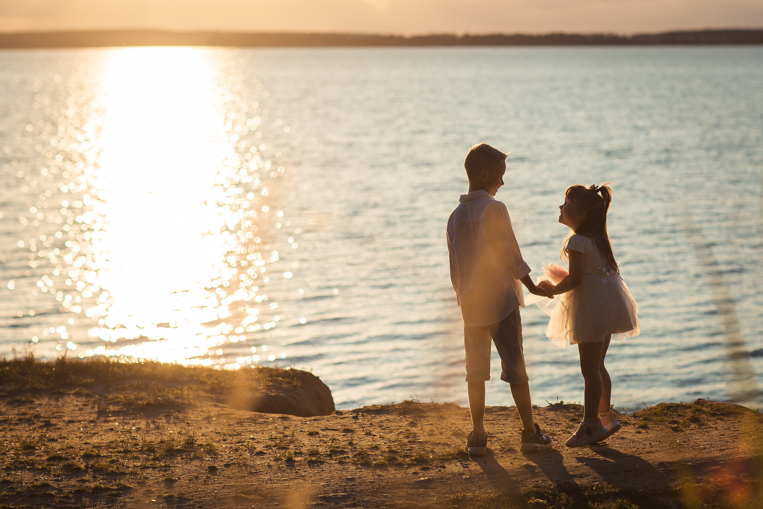 Ирина с детьми, фотосессия на закате. Фотограф Десногорск Михаил Давыдов Акварель