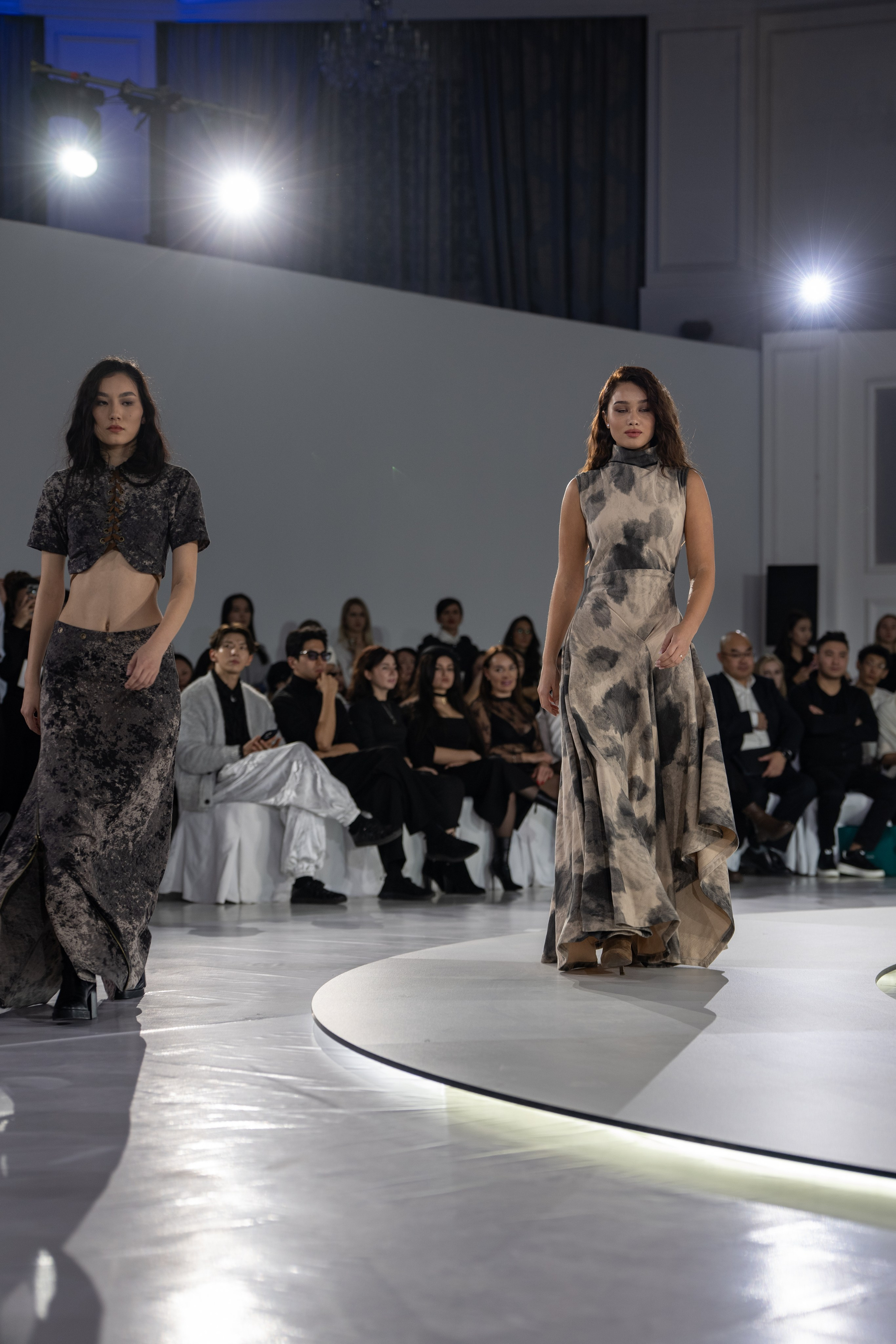 Design August. Сайт Алматинского НЮ АРТ, будуар и фэшн фотографа Дениса Карпенко