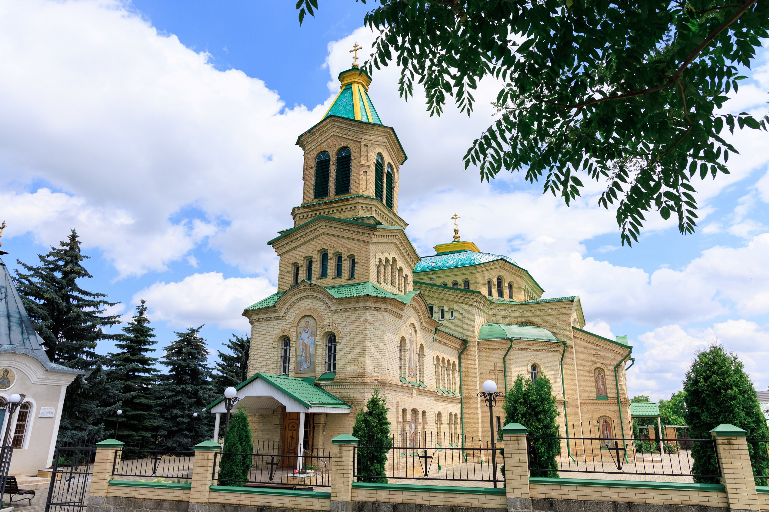 Фотосъёмка таинства крещения и крестин в городах Я фотограф снимающий венчания в городах Минеральные Воды, Пятигорск, Кисловодск, Ессентуки,. Репортажный и свадебный фотограф Пятигорск и КМВ