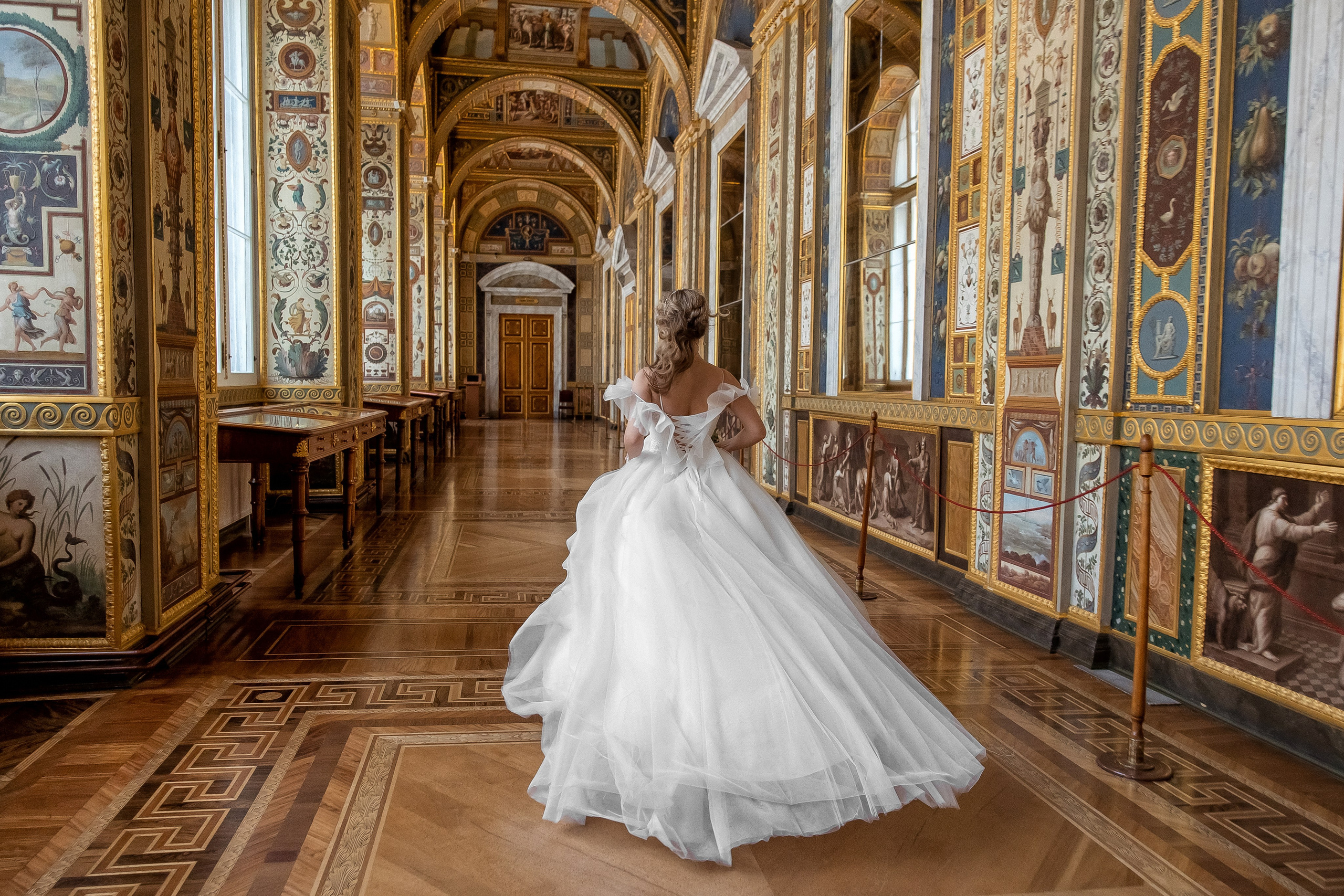 Свадебная фотосессия в Эрмитаже. Свадебный и семейный фотограф Алексей Аверин