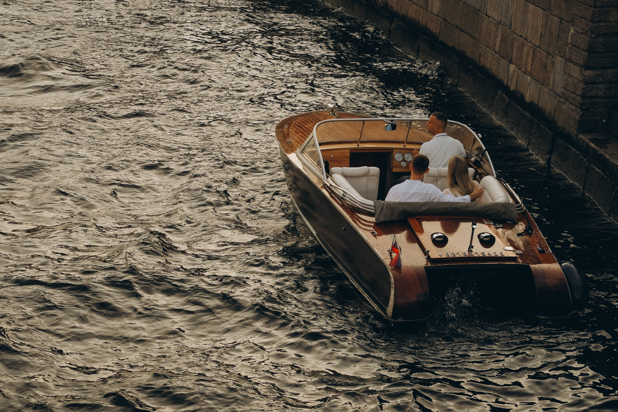 СВАДЕНБНАЯ СЬЕМКА НА КАТЕРЕ ПО КАНАЛАМ САНКТ-ПЕТЕРБУРГА И В АКВАТОРИИ НЕВЫ. Профессиональный фотограф, Санкт-Петербург — Виктория Богомолова
