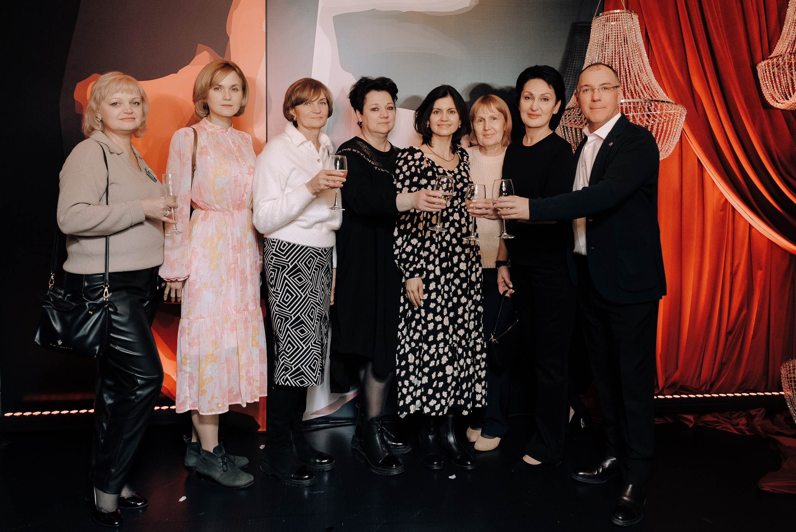 СПЕКТАКЛЬ «ВОЛШЕБНЫЕ ОЧКИ» ОПТИК-ЦЕНТР. Репортажный фотограф Зуев Роман г. Челябинск