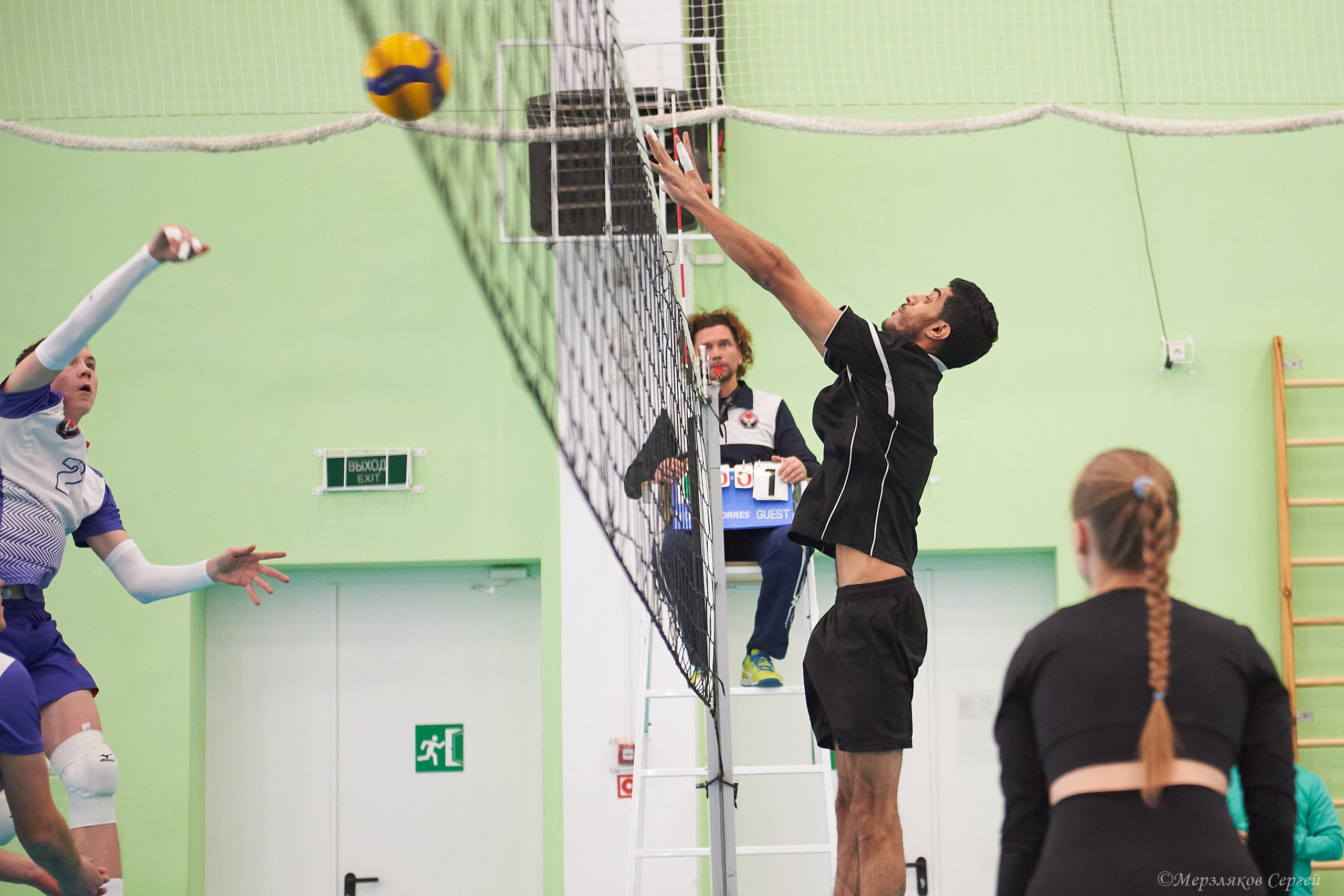 Новогодний волейбольный турнир. Ижевск. 16.12.23. Спортивный репортажный фотограф в Ижевске Сергей Мерзляков