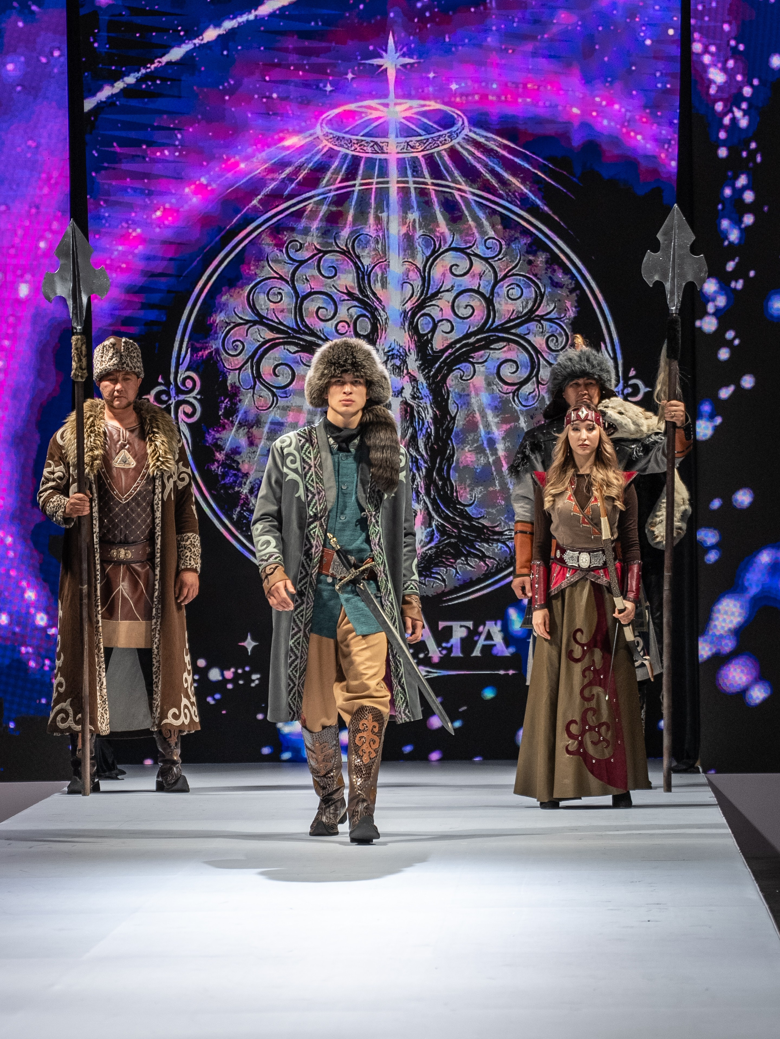 EURASIAN FASHION WEEK Lo Zarata. Сайт Алматинского НЮ АРТ, будуар и фэшн фотографа Дениса Карпенко