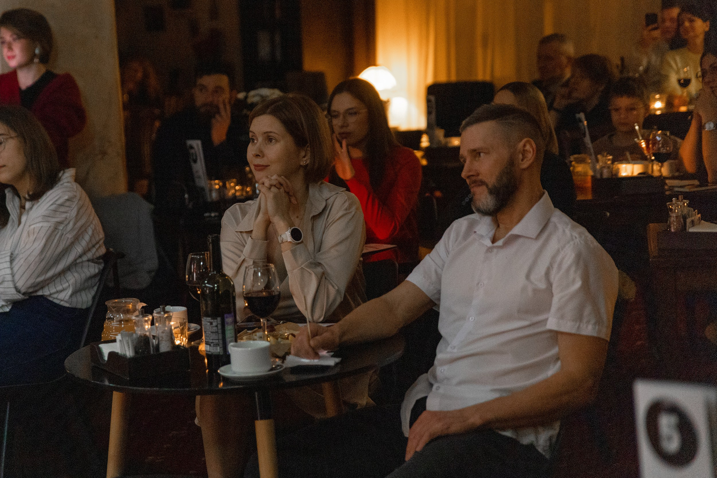 Выступление YOLO band в арт кафе. Фотограф Тюмень