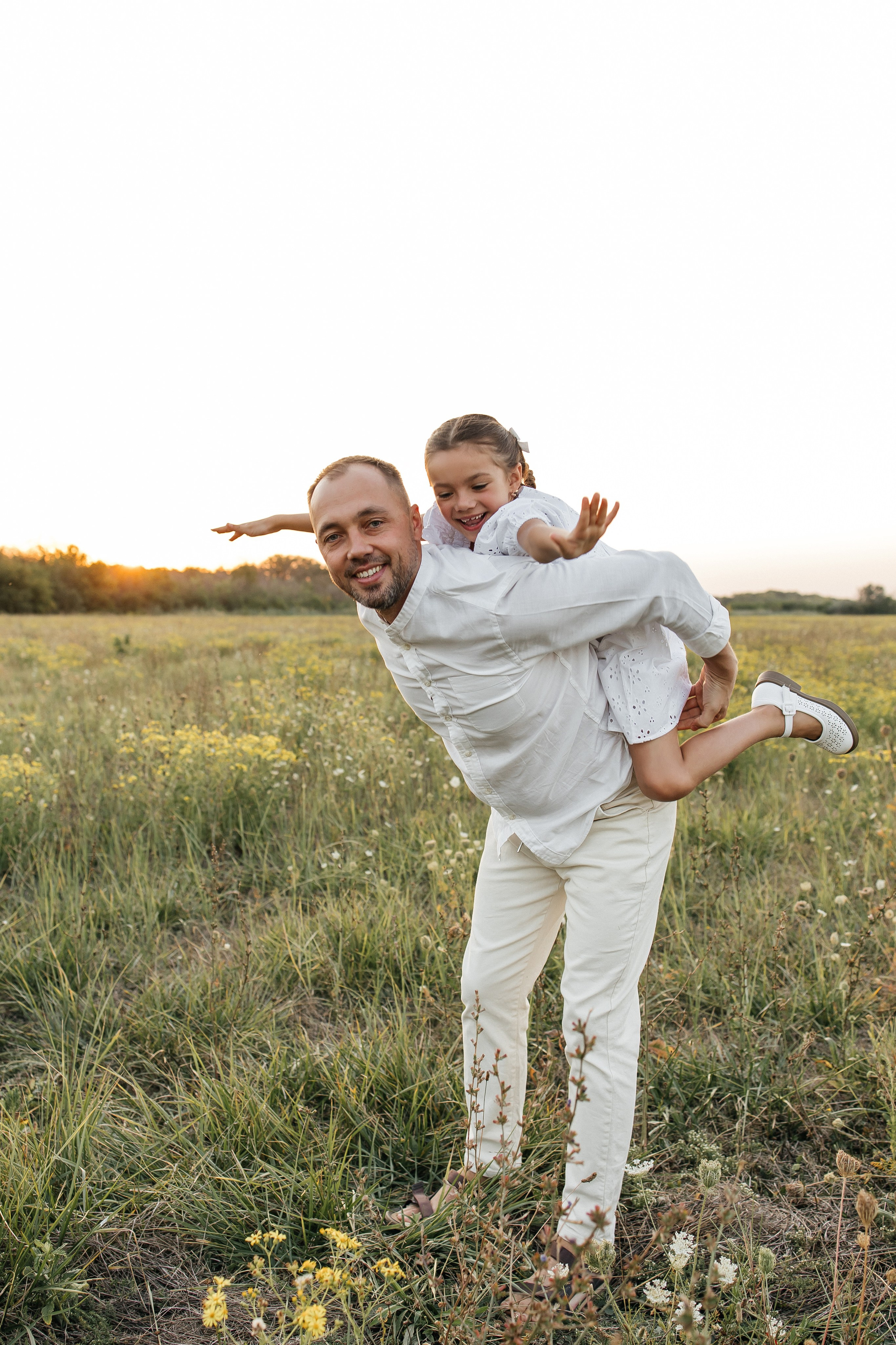 Фотосессия в поле. Семейный фотограф Клименко Дарья в станице Ленинградская