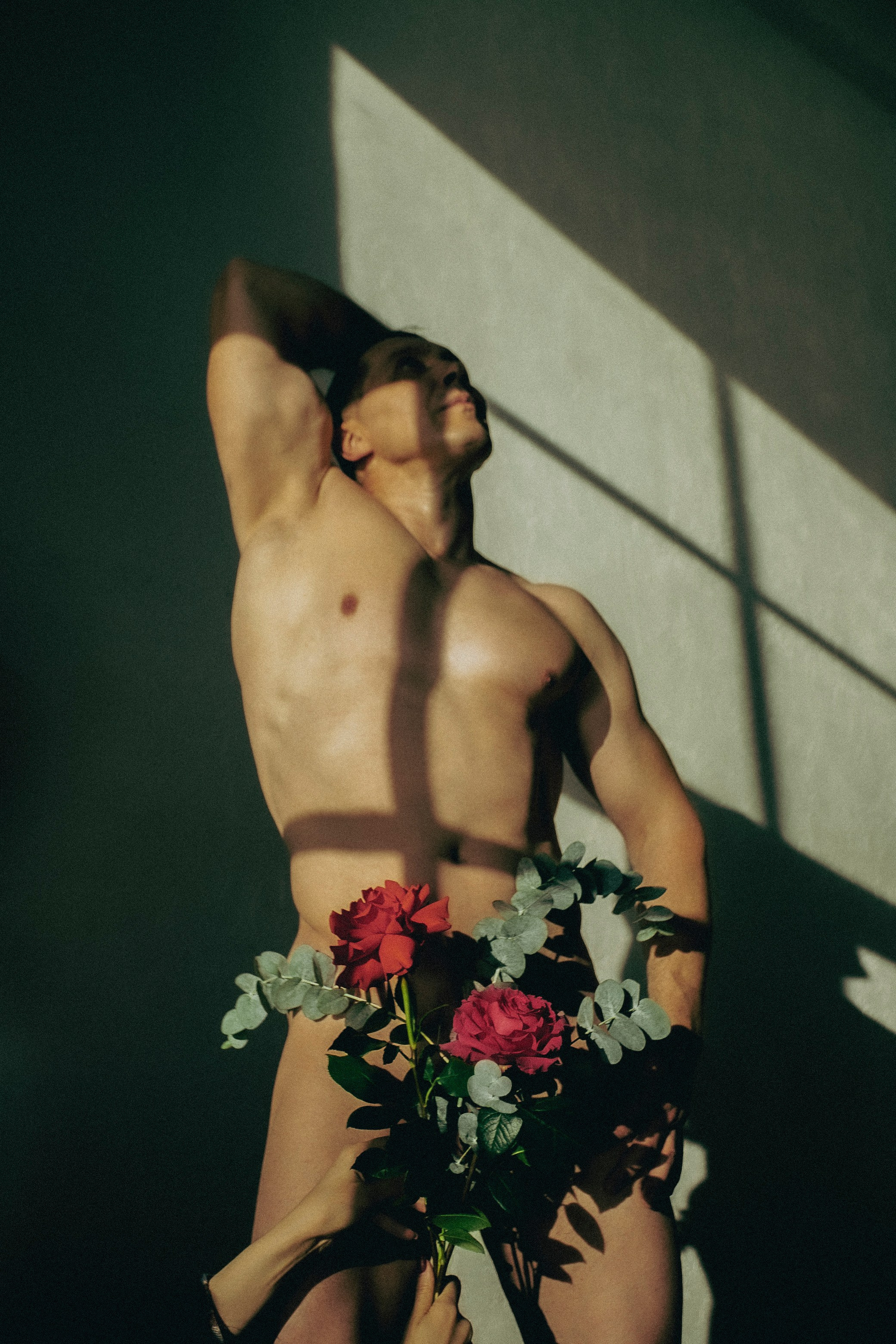 Художественный портрет мужчины в стиле НЮ, в студии с мягким светом, фотограф Ирина Подборская, Санкт-Петербург