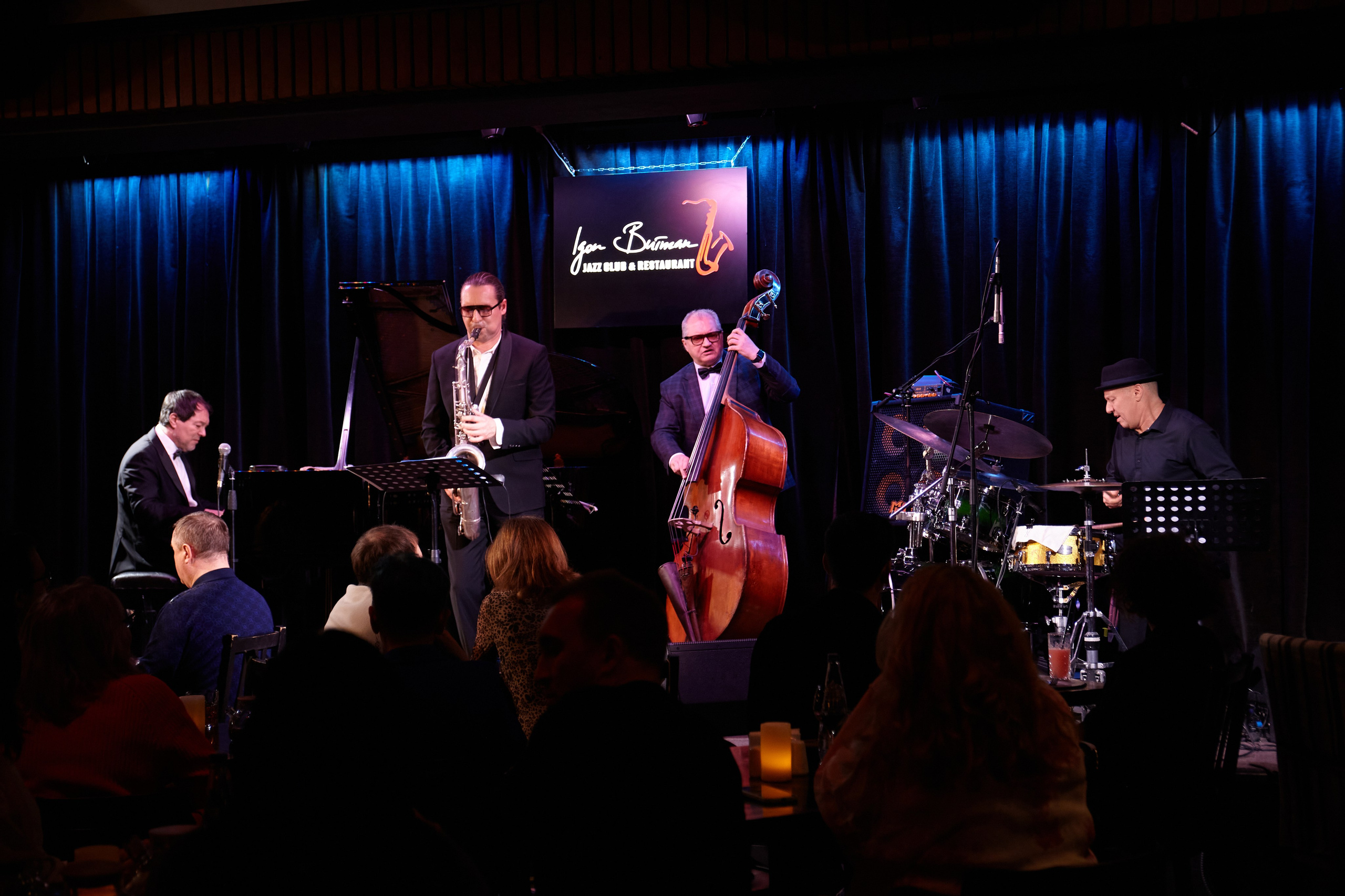 Бэкстейдж для джазовой группы «4 Brothers». Главная