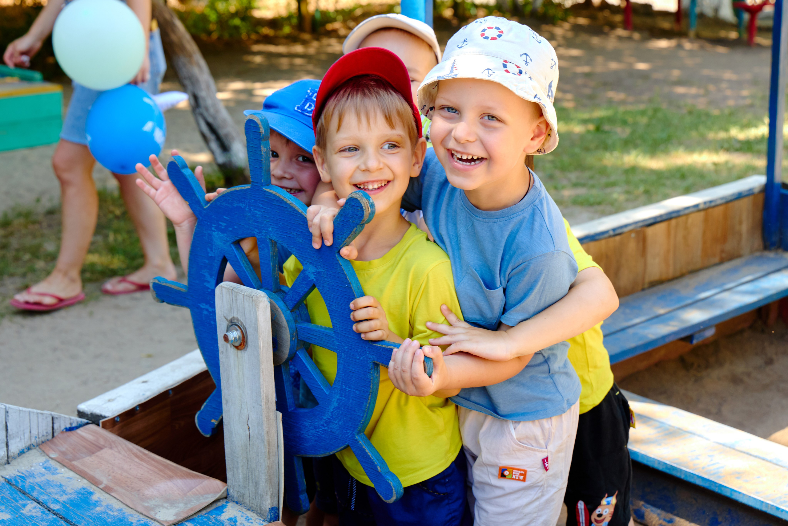 Пример летней съёмки в детском саду № 92 младшая группа Ромашки. Фотограф Выпускные альбомы Таганрог Сергей Коробченко