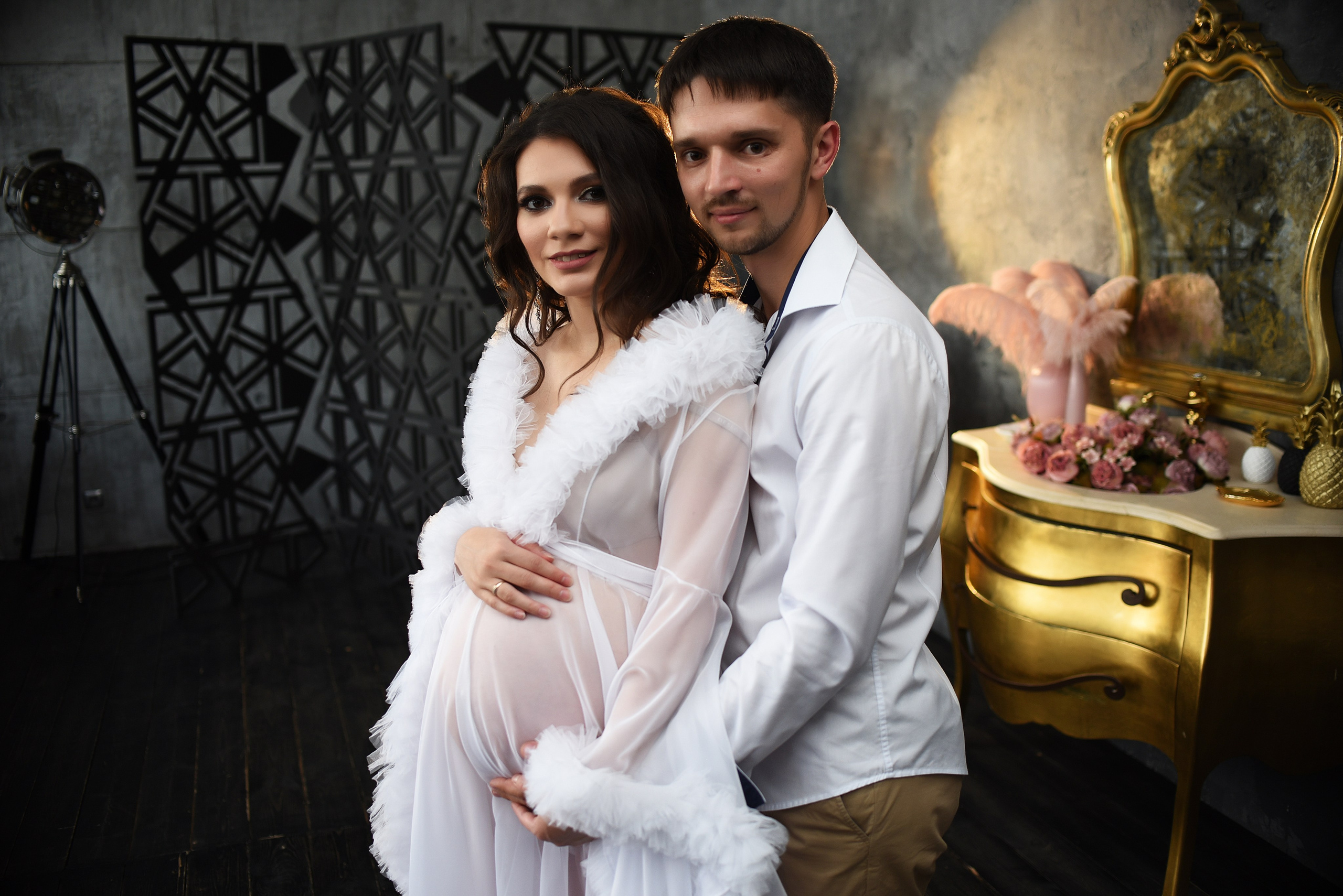 Фотосессия беременности студийная съемка. Свадебный, семейный, детский, контент фотограф в Омске Максим Ильин