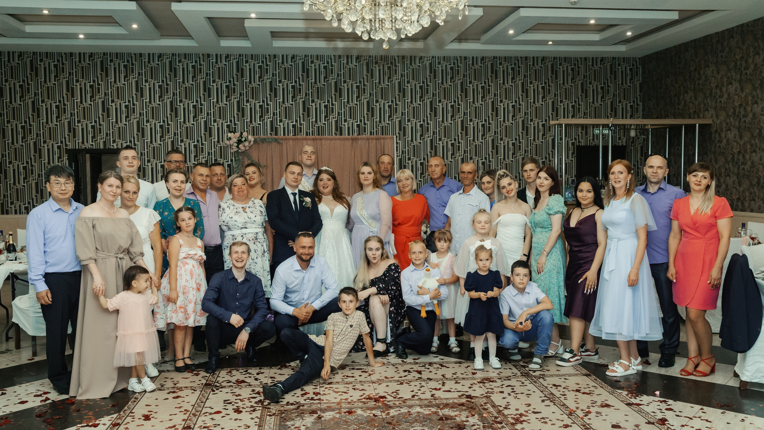 Николай и Диана, свадебный банкет. Свадебный и семейный фотограф в г. Волхов Алексей Кочерыжкин