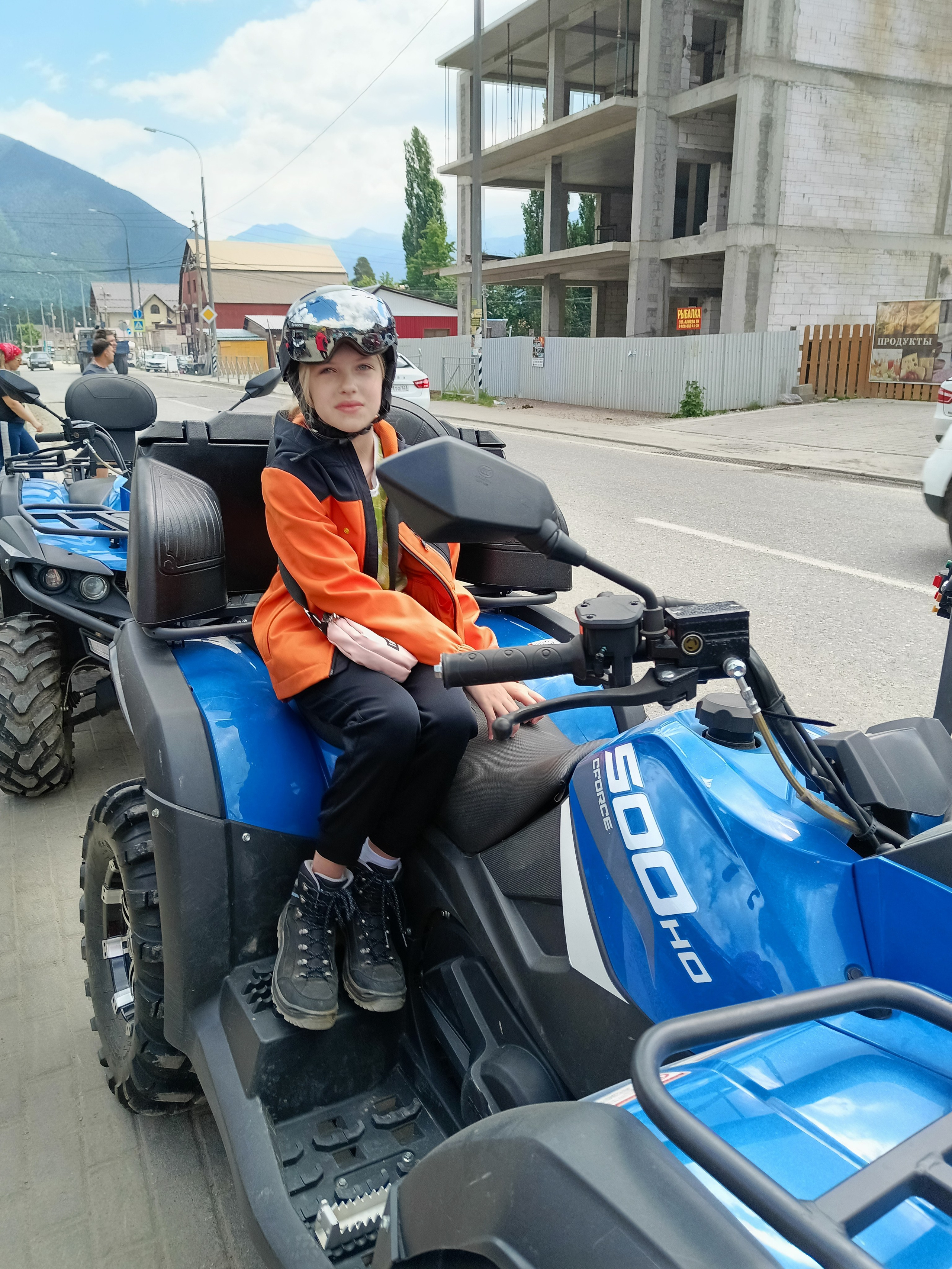 Эльбрус 2023 Маша Саша Дима. Заставка