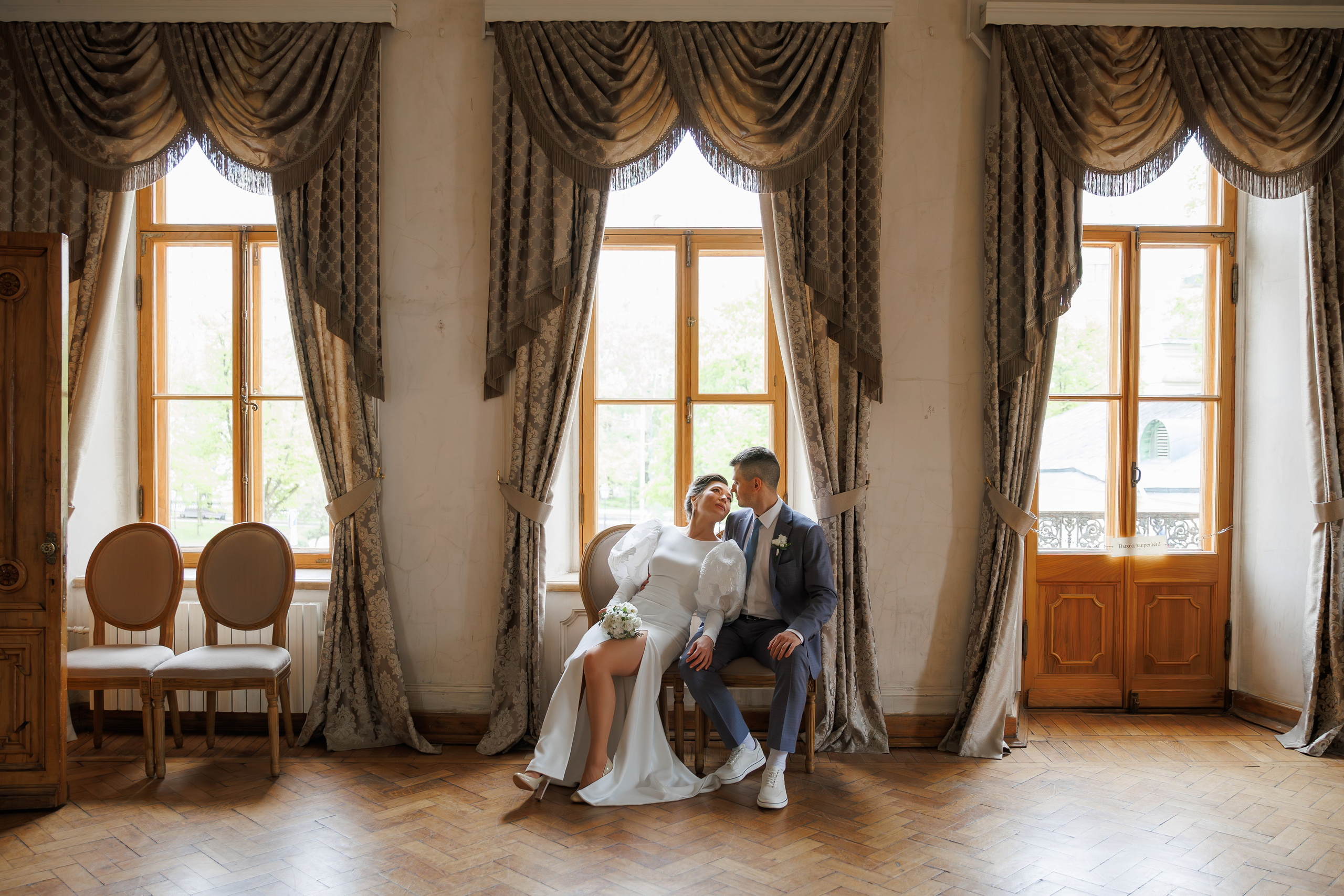 Свадебная фотосессия в библиотеке читальне им Пушкина. Свадебный фотограф Москва и МО Сергей Киржаев