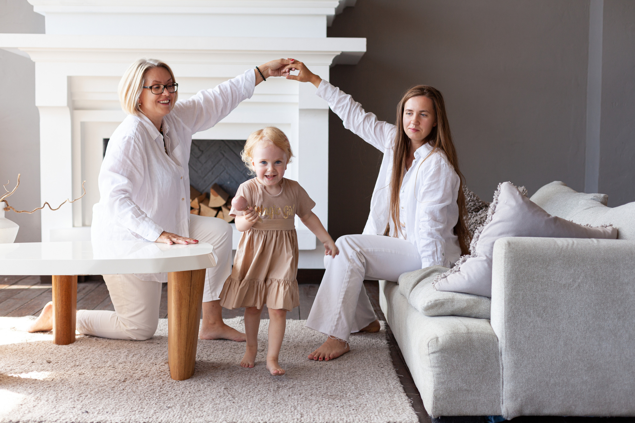 Фотосессия бабушки, мамы и дочки в фотостудии. Детский и контент фотограф Надя Волкова Санкт-Петербург