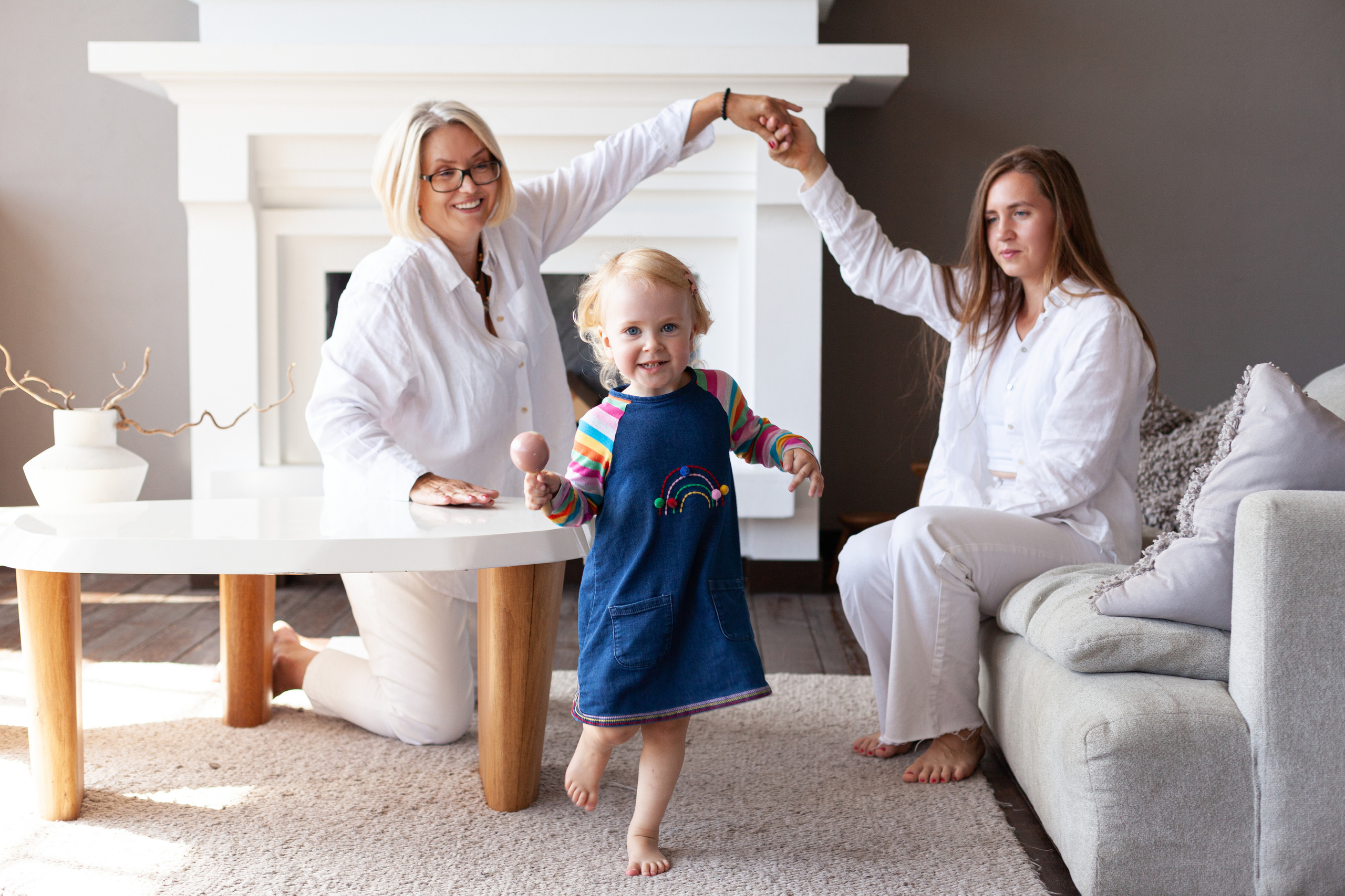 Фотосессия бабушки, мамы и дочки в фотостудии. Детский и контент фотограф Надя Волкова Санкт-Петербург