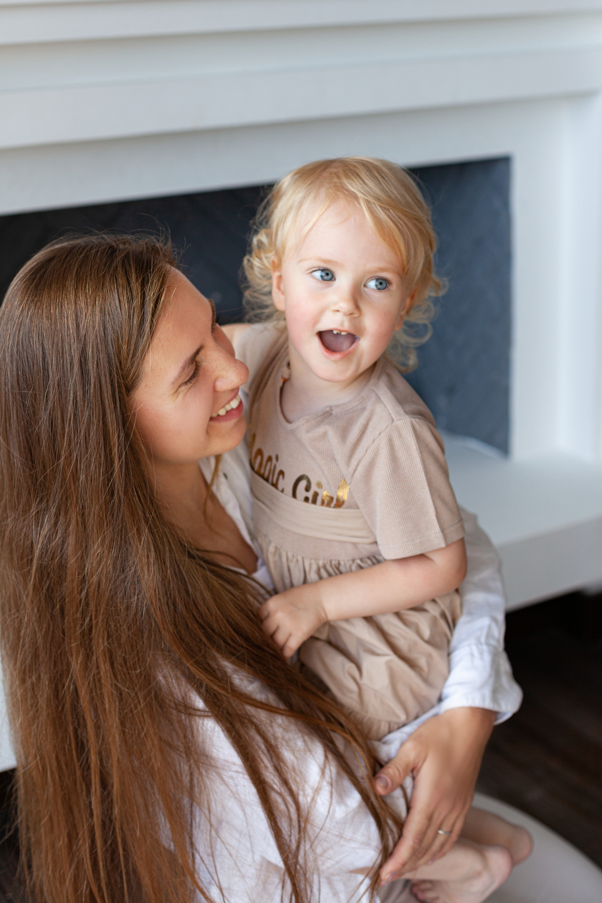 Фотосессия бабушки, мамы и дочки в фотостудии. Детский и контент фотограф Надя Волкова Санкт-Петербург