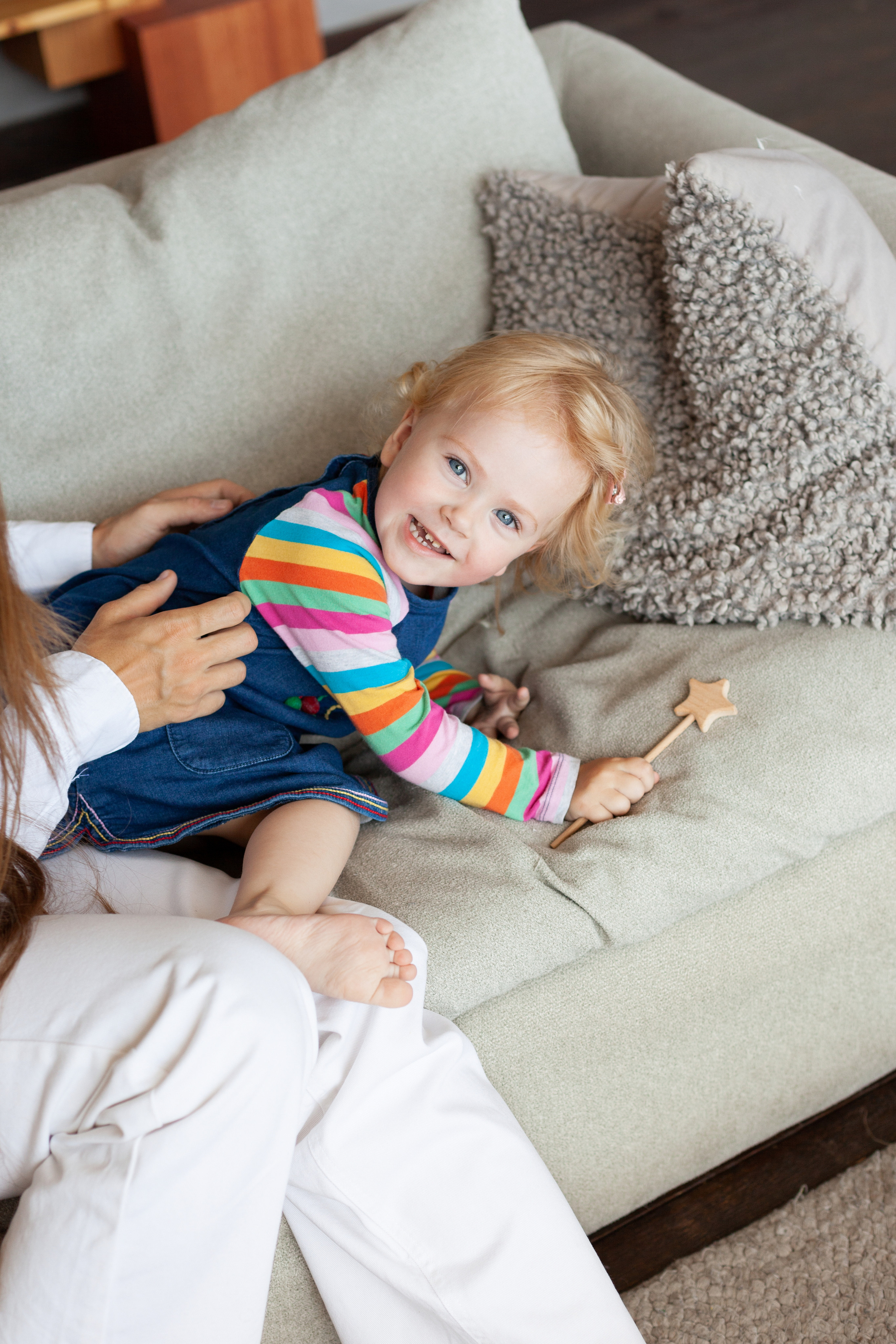 Фотосессия бабушки, мамы и дочки в фотостудии. Детский и контент фотограф Надя Волкова Санкт-Петербург