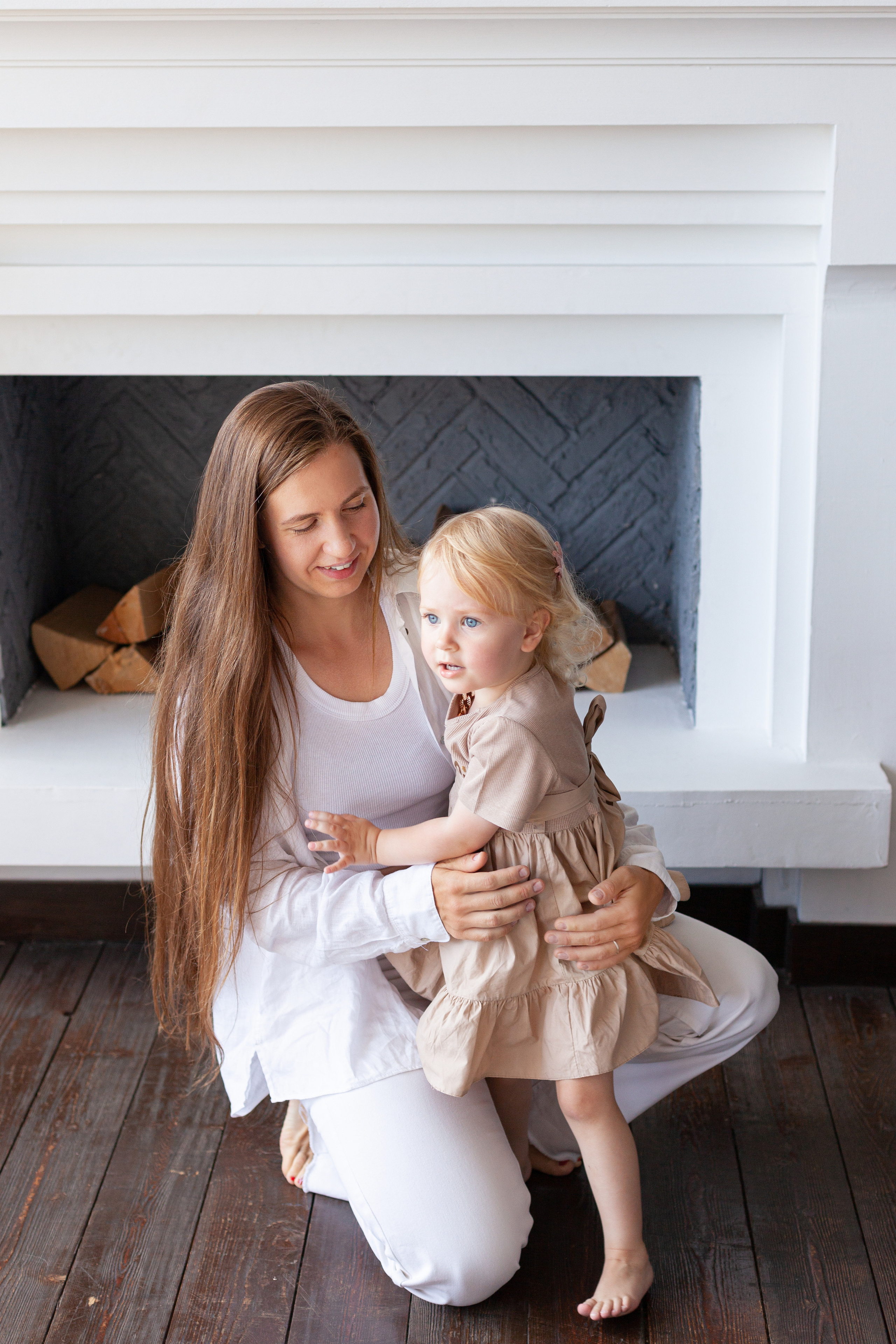 Фотосессия бабушки, мамы и дочки в фотостудии. Детский и контент фотограф Надя Волкова Санкт-Петербург