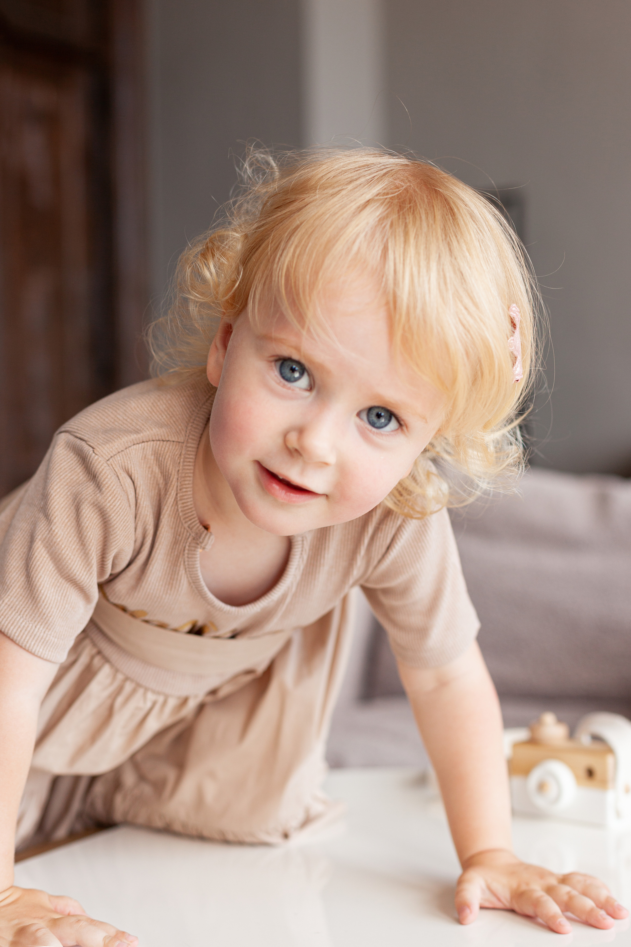 Фотосессия бабушки, мамы и дочки в фотостудии. Детский и контент фотограф Надя Волкова Санкт-Петербург