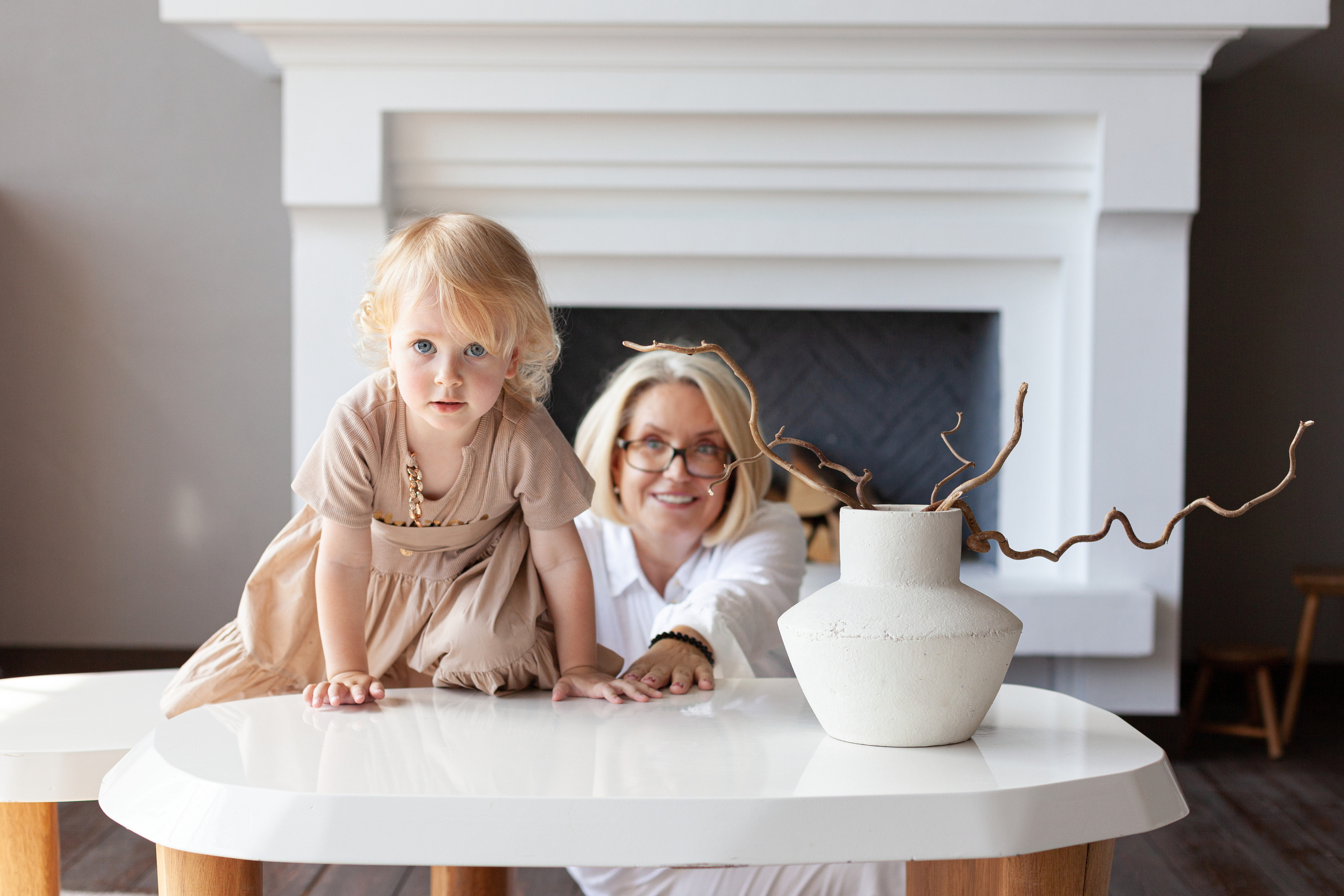 Фотосессия бабушки, мамы и дочки в фотостудии. Детский и контент фотограф Надя Волкова Санкт-Петербург