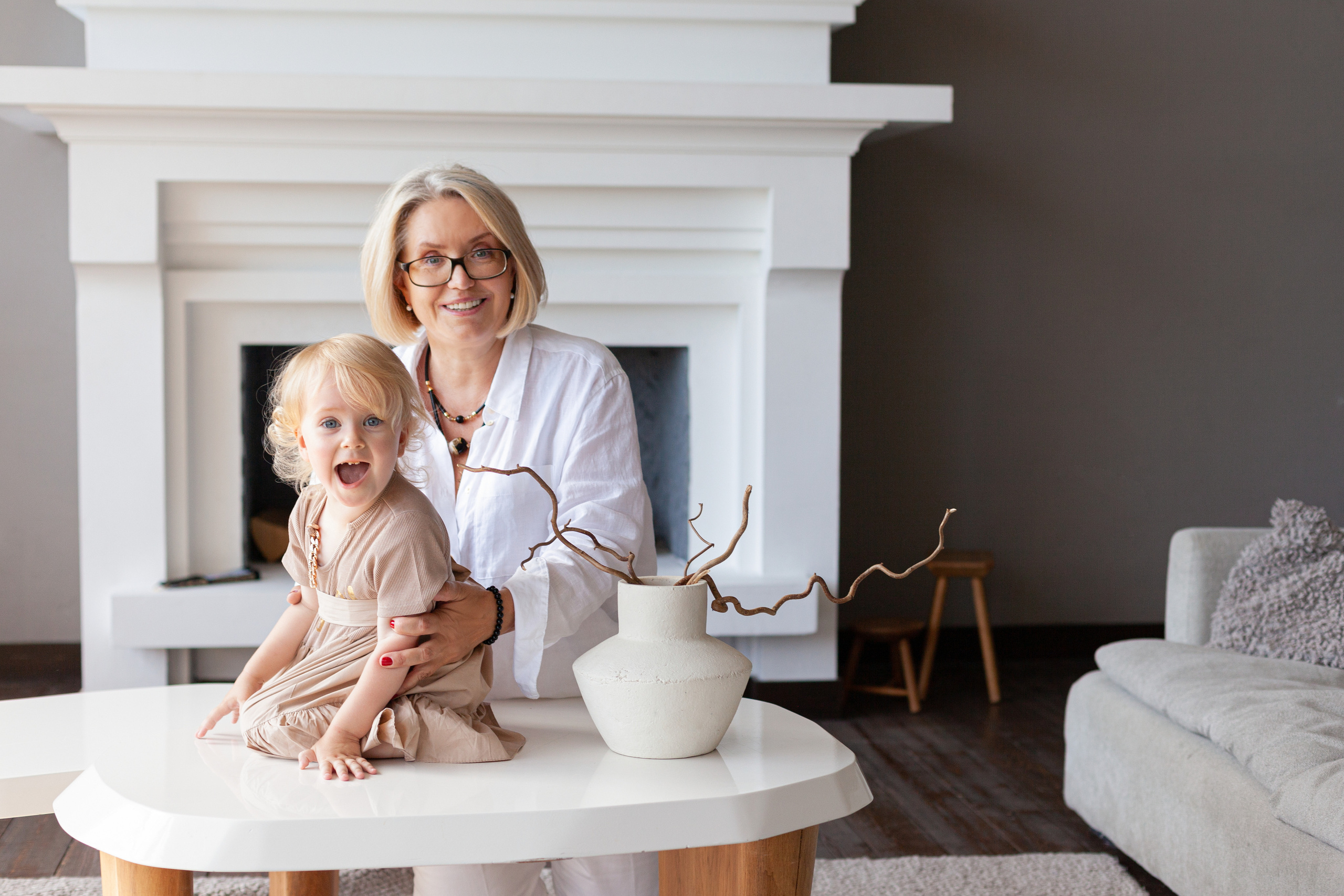 Фотосессия бабушки, мамы и дочки в фотостудии. Детский и контент фотограф Надя Волкова Санкт-Петербург