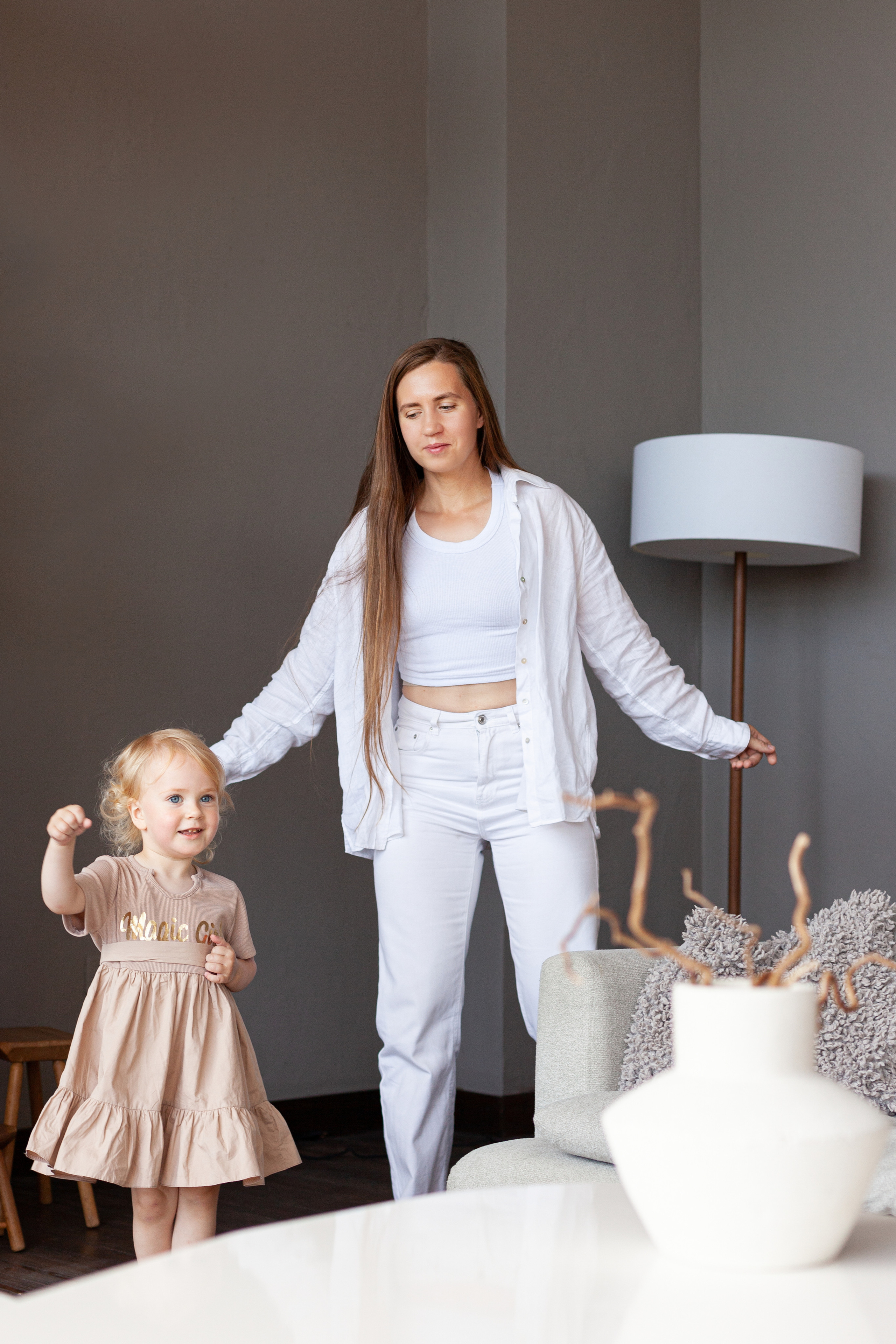 Фотосессия бабушки, мамы и дочки в фотостудии. Детский и контент фотограф Надя Волкова Санкт-Петербург