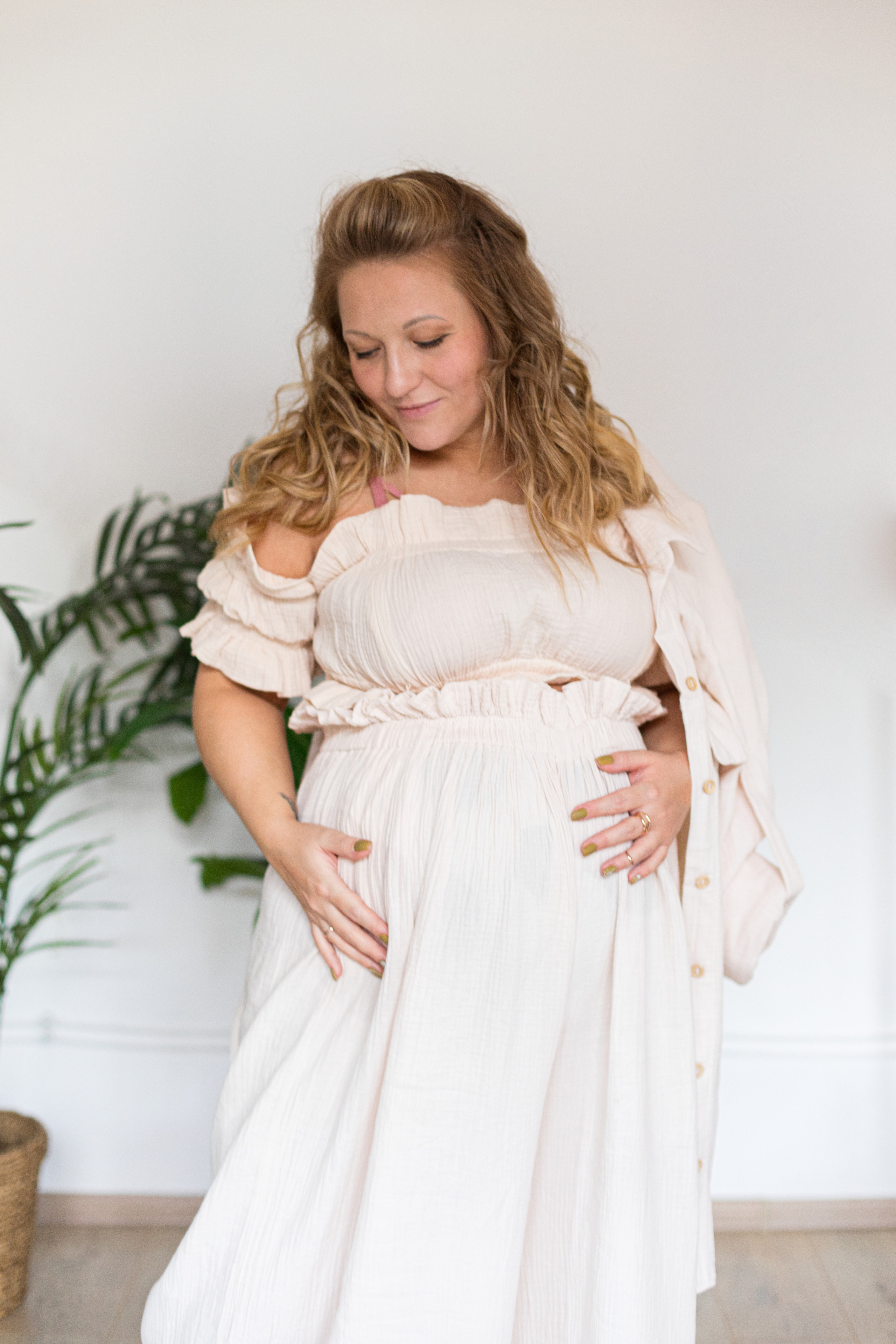 Фотосессия беременности в фотостудии. Детский и контент фотограф Надя Волкова Санкт-Петербург