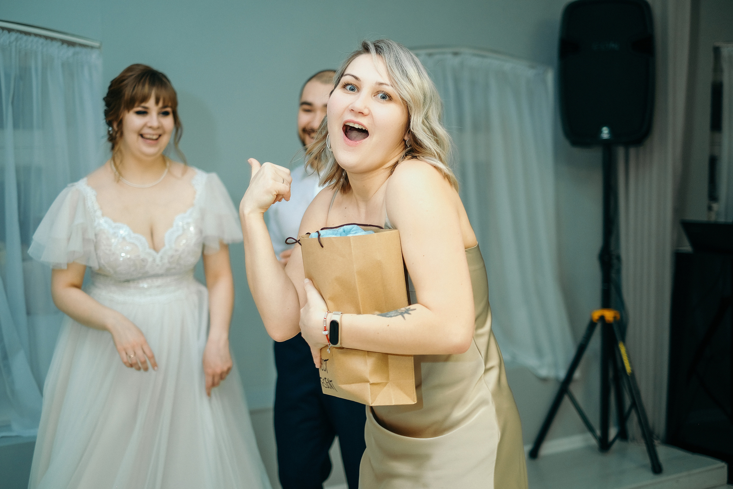 Свадебная фотосессия в банкетном зале Трескоед. Свадебный банкет. Оформление свадебного банкета. Молодая пара жених и невеста. Свадебные фотосессии. Wedding photosession