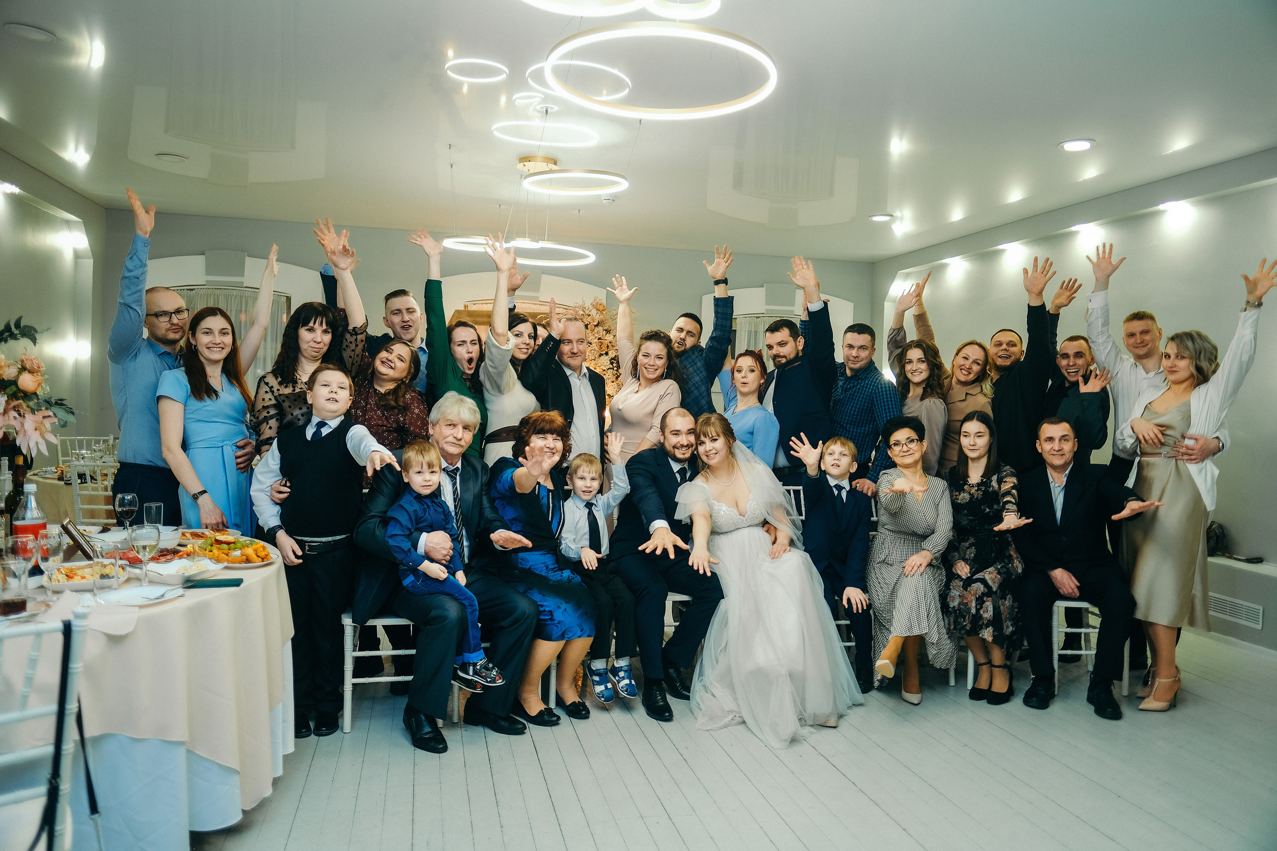 Свадебная фотосессия в банкетном зале Трескоед. Свадебный банкет. Оформление свадебного банкета. Молодая пара жених и невеста. Свадебные фотосессии. Wedding photosession