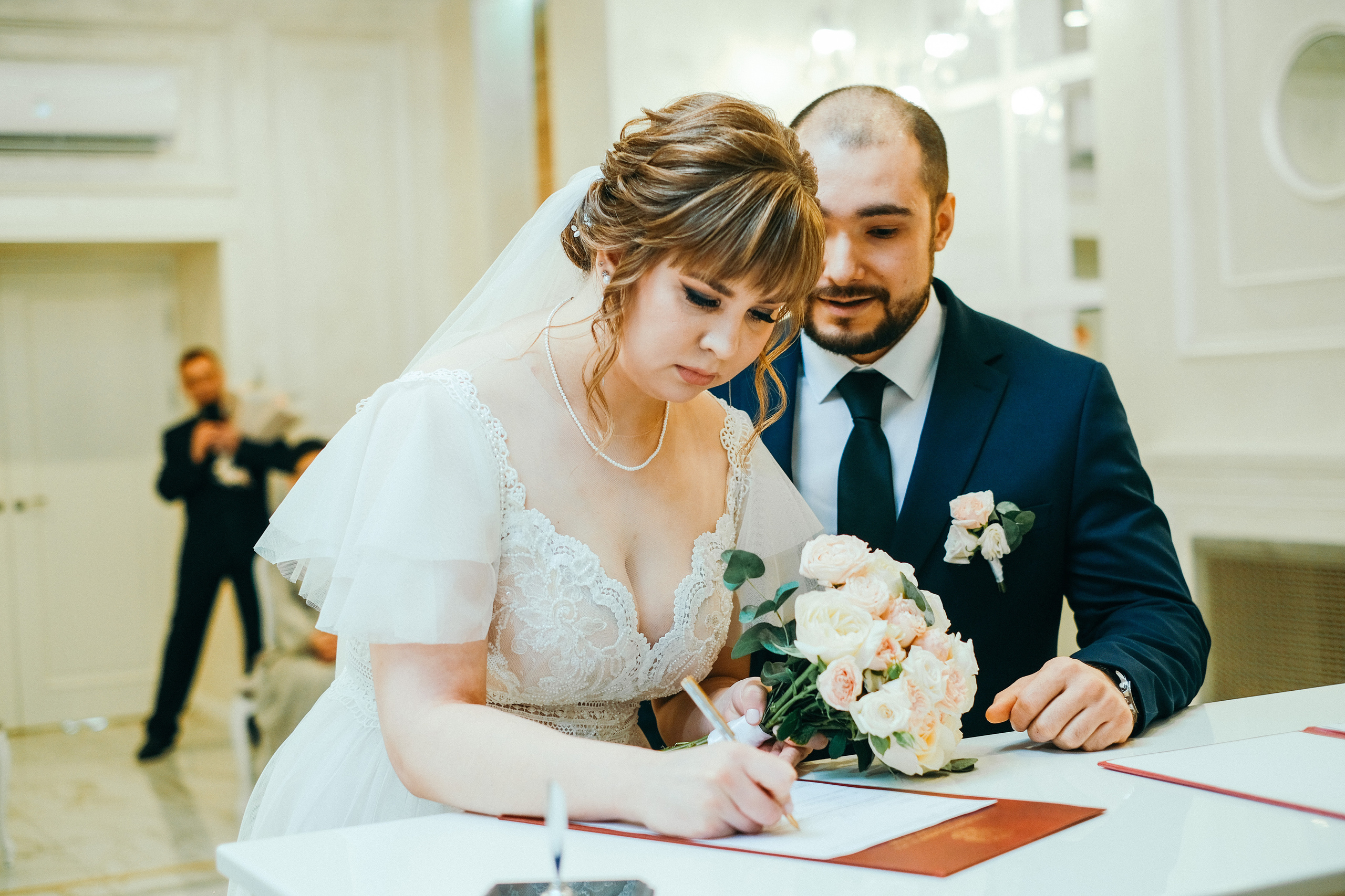 Свадебная фотосессия в ЗАГС. Молодая пара жених и невеста. Свадебные фотосессии. Wedding photosession