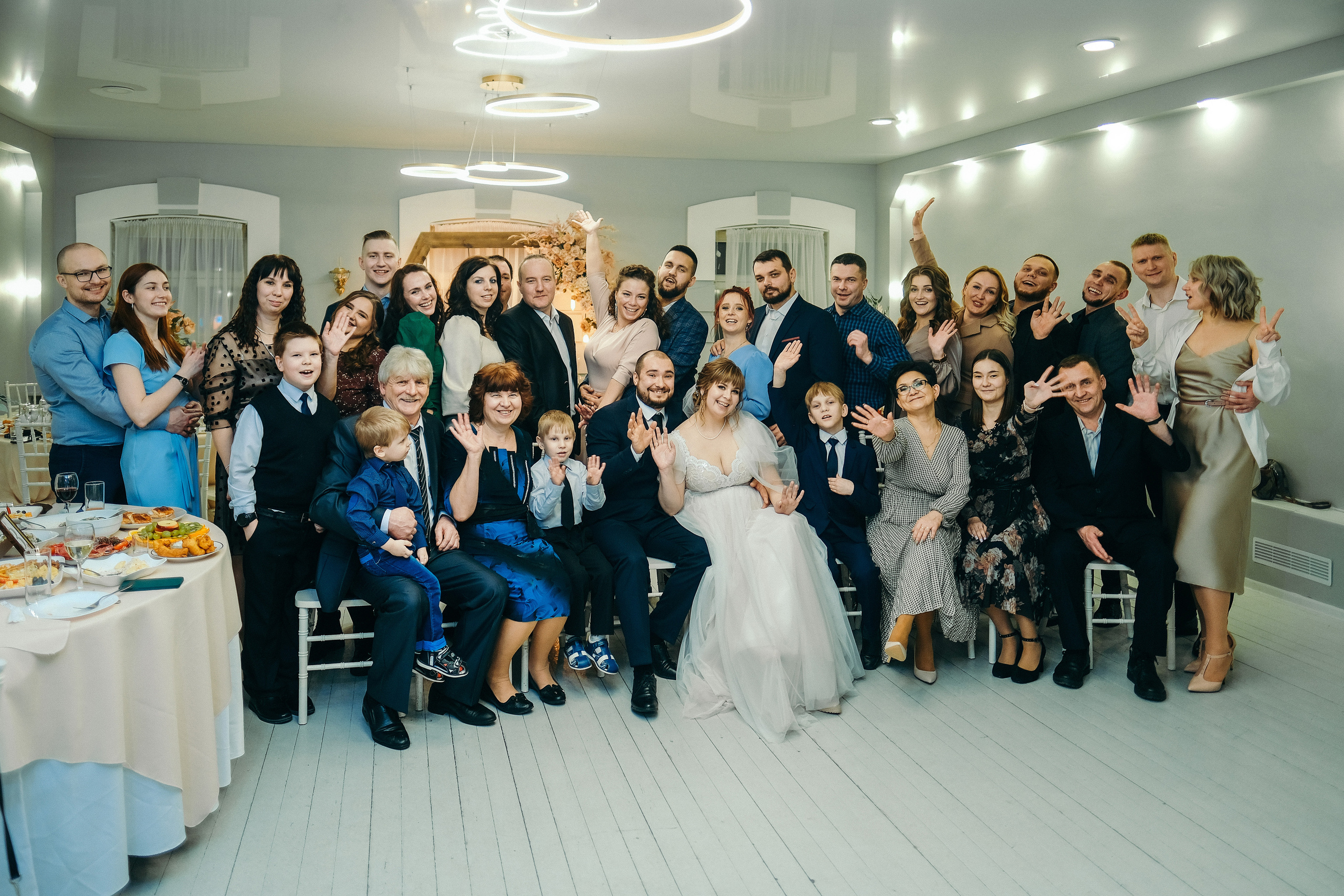 Свадебная фотосессия в банкетном зале Трескоед. Свадебный банкет. Оформление свадебного банкета. Молодая пара жених и невеста. Свадебные фотосессии. Wedding photosession