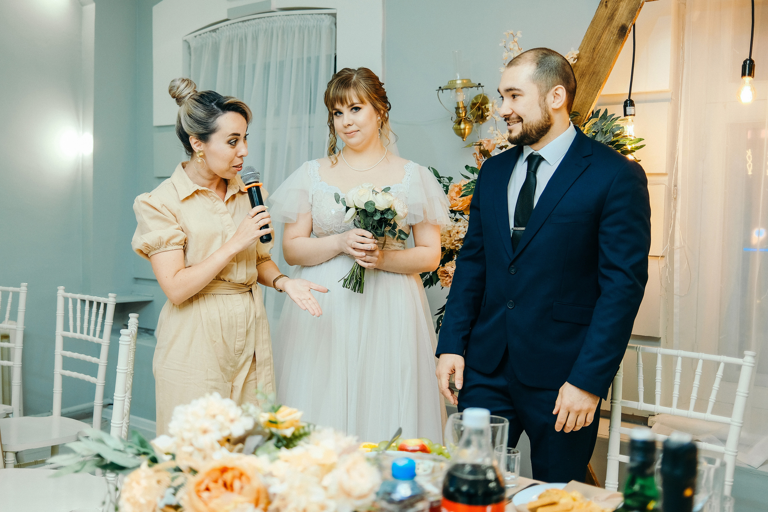 Свадебная фотосессия в банкетном зале Трескоед. Свадебный банкет. Оформление свадебного банкета. Молодая пара жених и невеста. Свадебные фотосессии. Wedding photosession
