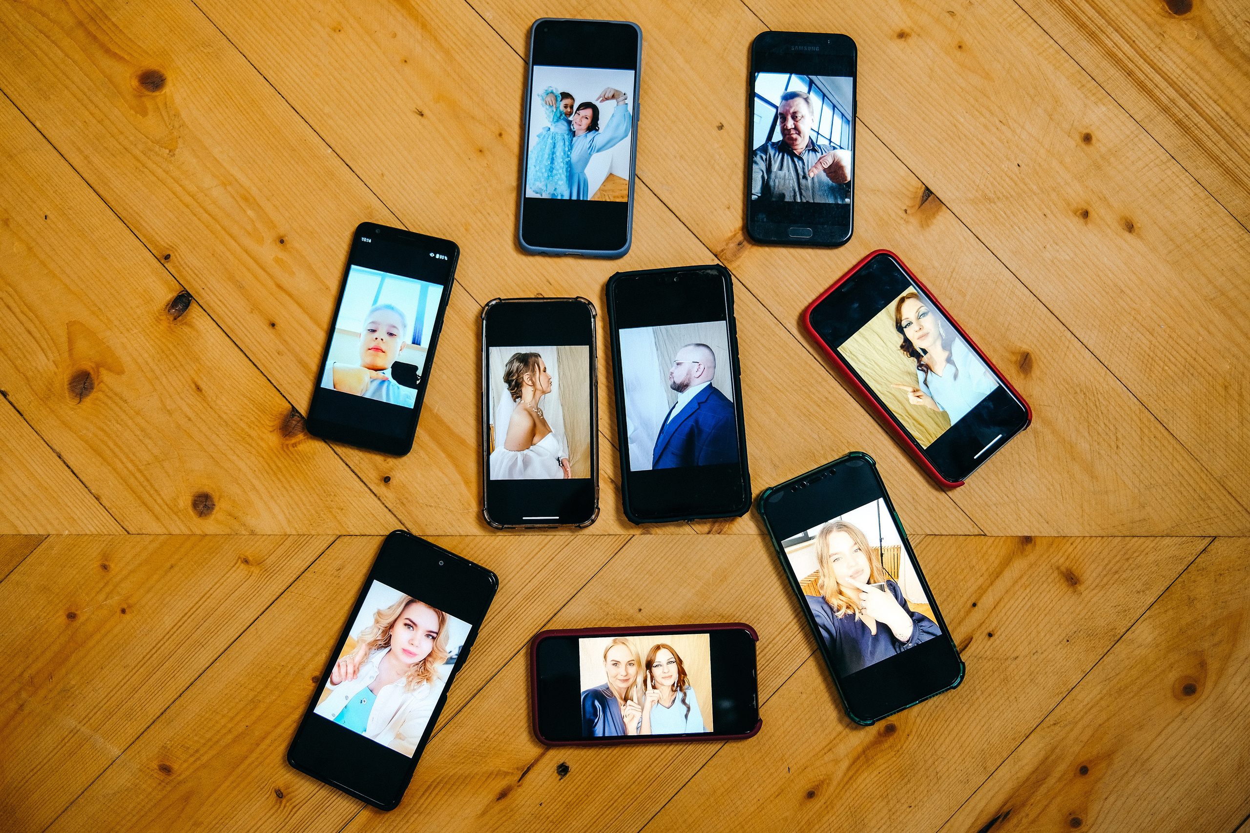 Свадебная фотосессия в фотостудии Location32. Идеи для групповых свадебных фотосессии. Молодожены Архангельска. Молодая пара жених и невеста. Свадебные фотосессии. Wedding photosession. Свадьба 2023