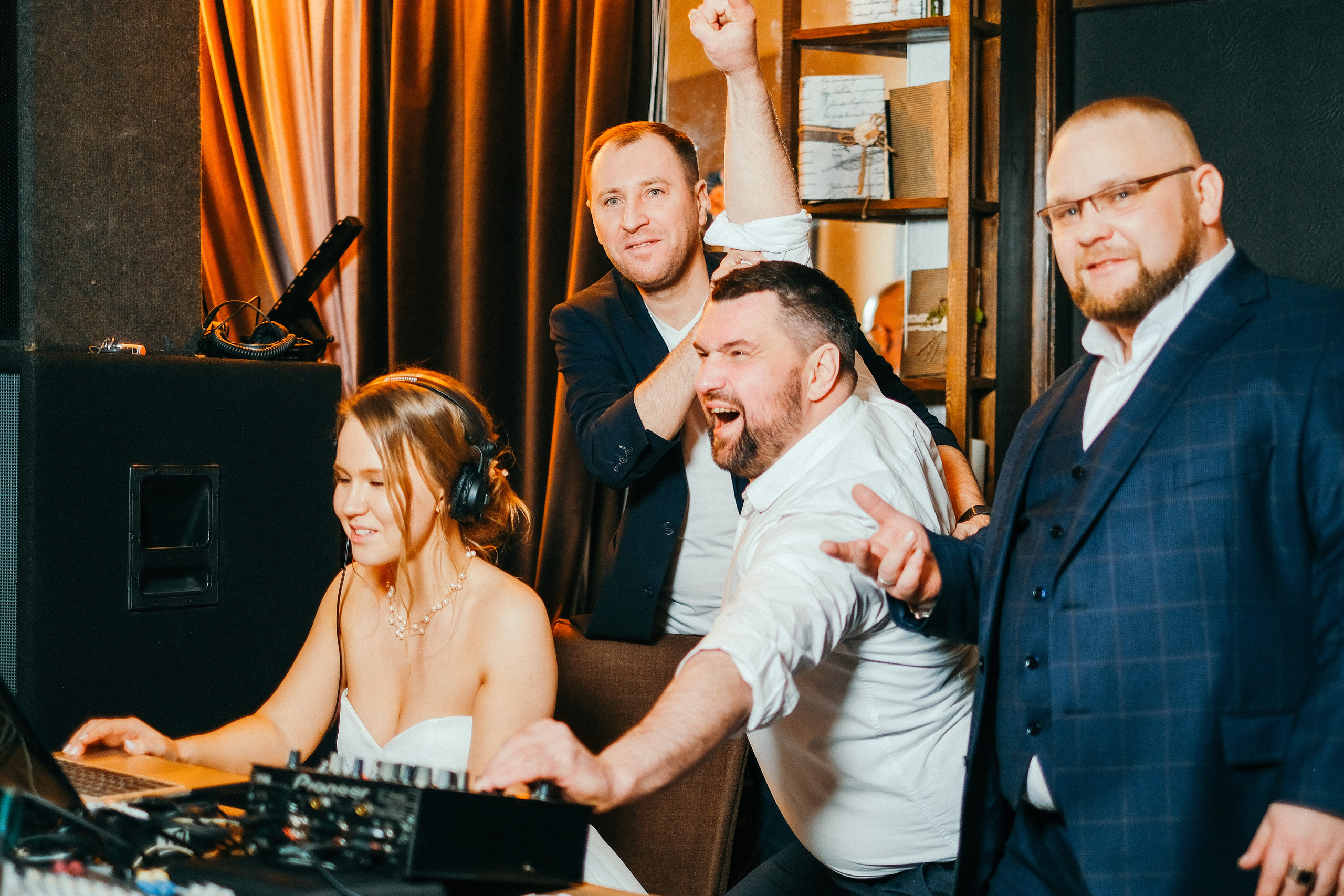 Свадебная фотосессия в Архангельске. Свадебный банкет в ресторане Беломорский. Молодожены Архангельска. Молодая пара жених и невеста. Свадебные фотосессии. Wedding photosession. Свадьба 2023