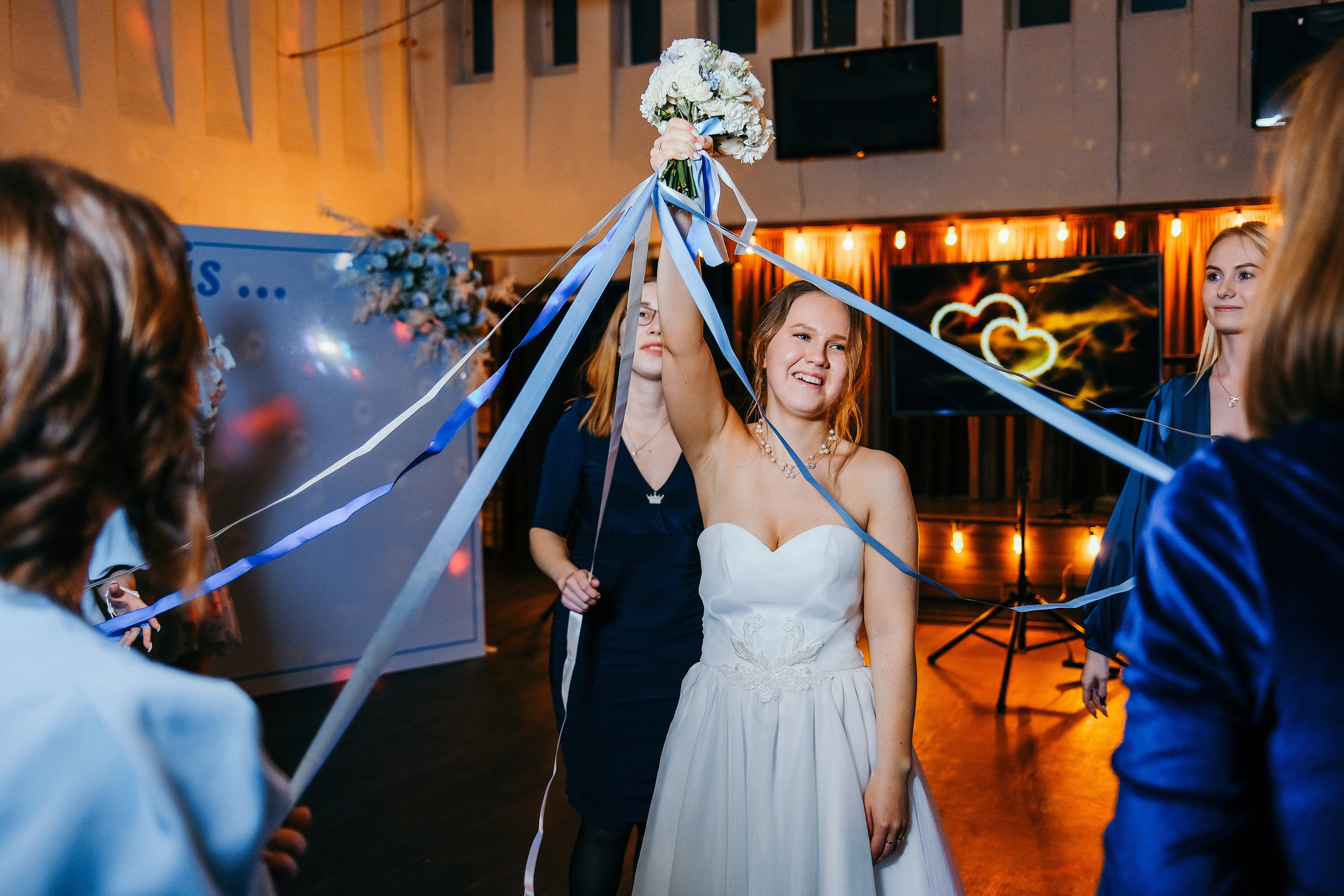 Свадебная фотосессия в Архангельске. Свадебный банкет в ресторане Беломорский. Молодожены Архангельска. Молодая пара жених и невеста. Свадебные фотосессии. Wedding photosession. Свадьба 2023. Бекет невесты. 