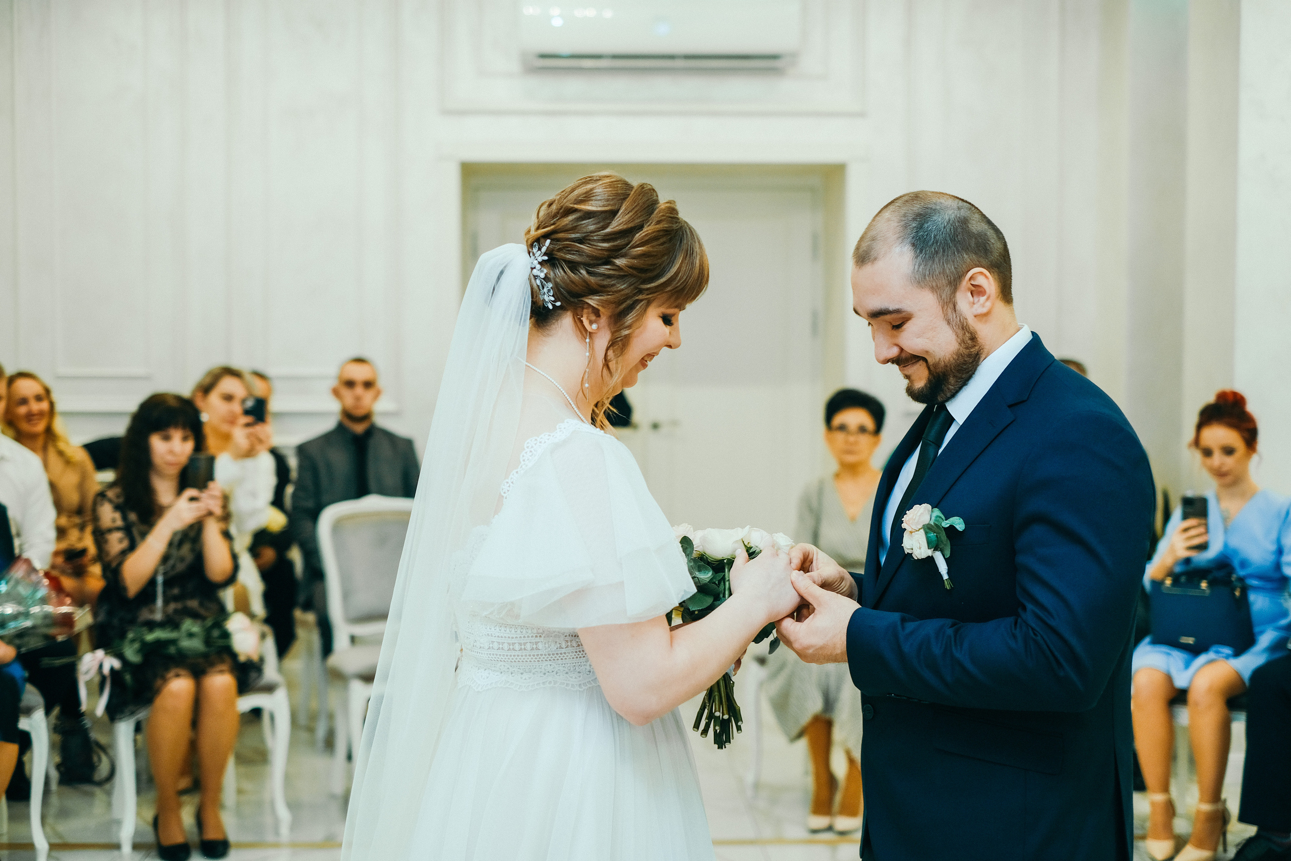 Свадебная фотосессия в ЗАГС. Молодая пара жених и невеста. Свадебные фотосессии. Wedding photosession