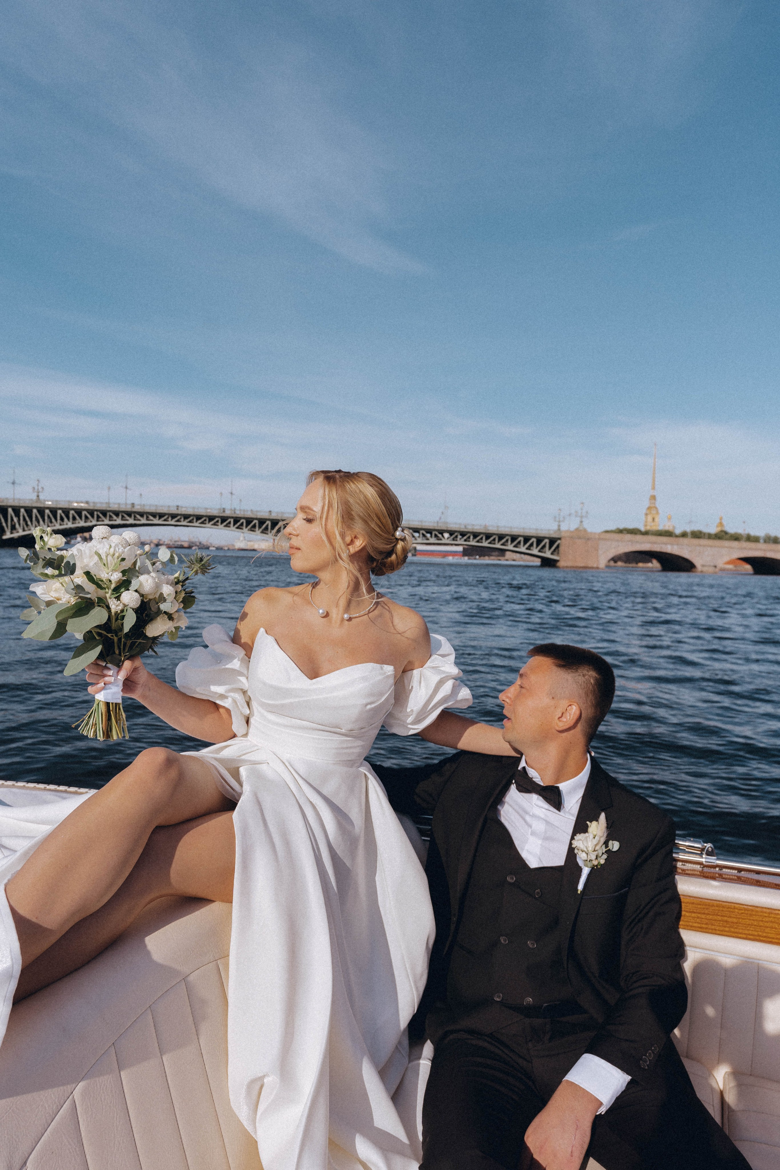 СВАДЕНБНАЯ СЬЕМКА НА КАТЕРЕ ПО КАНАЛАМ САНКТ-ПЕТЕРБУРГА И В АКВАТОРИИ НЕВЫ. Профессиональный фотограф, Санкт-Петербург — Виктория Богомолова