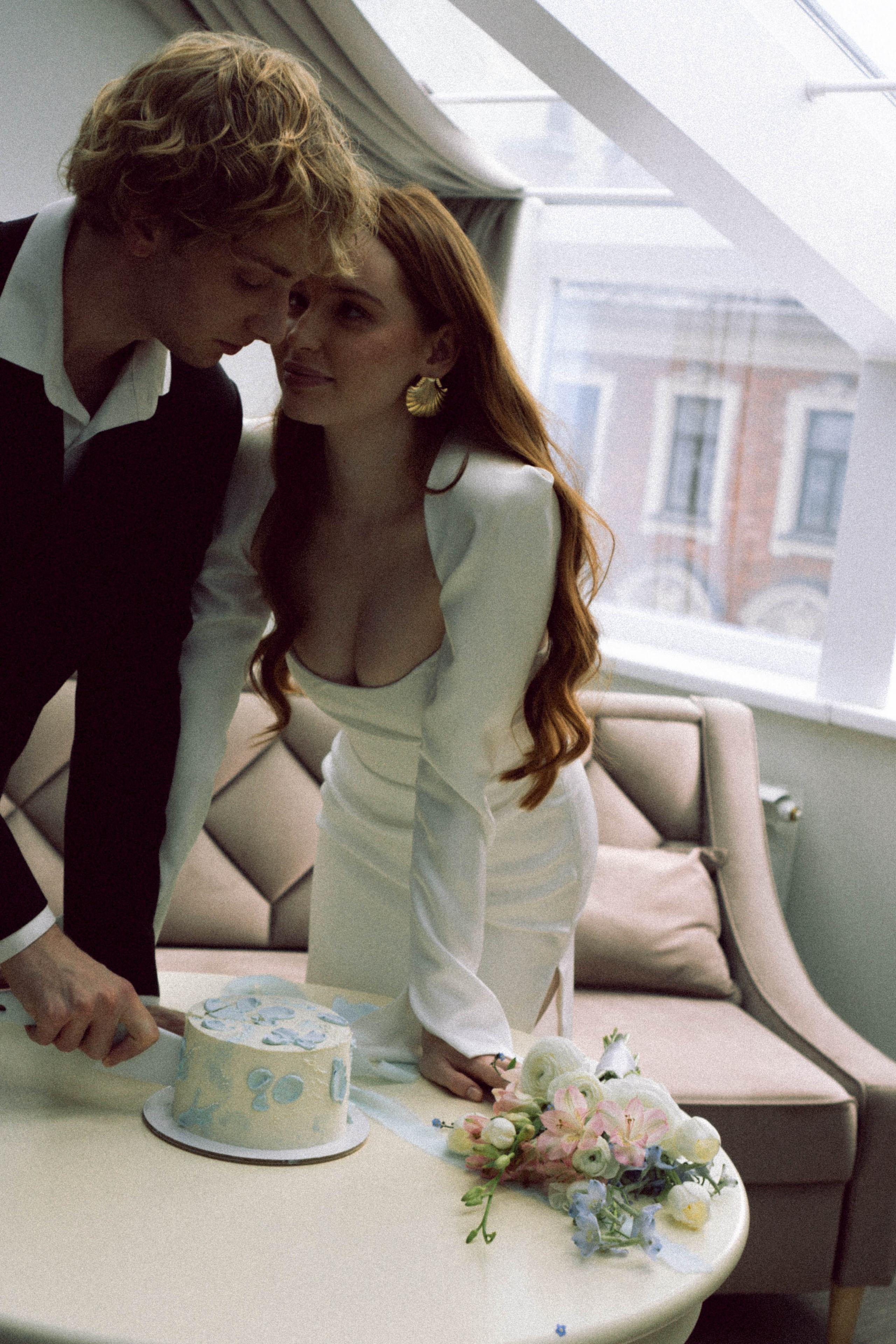 СВАДЕБНАЯ СЬЕМКА В ОТЕЛЕ. СБОРЫ ЖЕНИХА И НЕВЕСТЫ И ТАКЖЕ ТОР И ПОДГОТОВКА К ПРОГУЛКЕ. Профессиональный фотограф, Санкт-Петербург — Виктория Богомолова