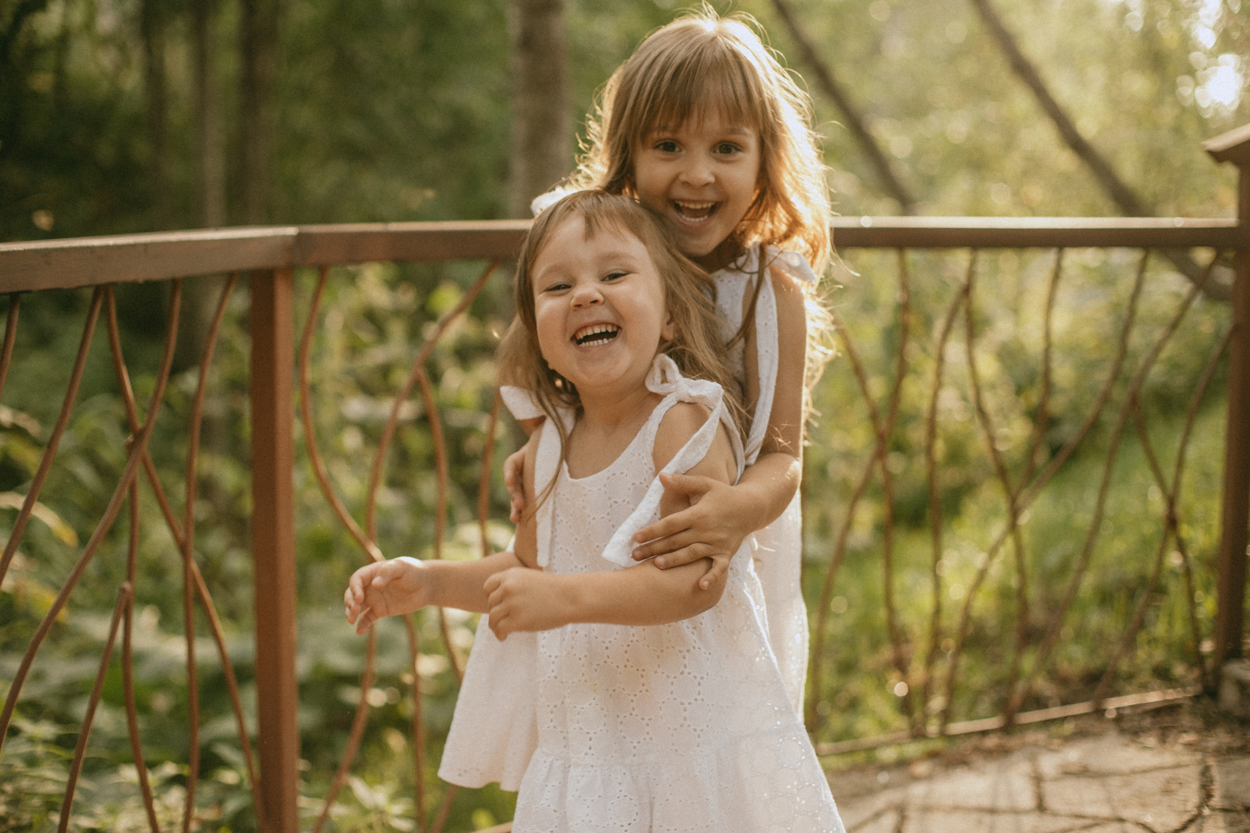 Эмма и Влада на летней прогулке с мамой. Фотограф Наталья Кургина Слюдянка Иркутск