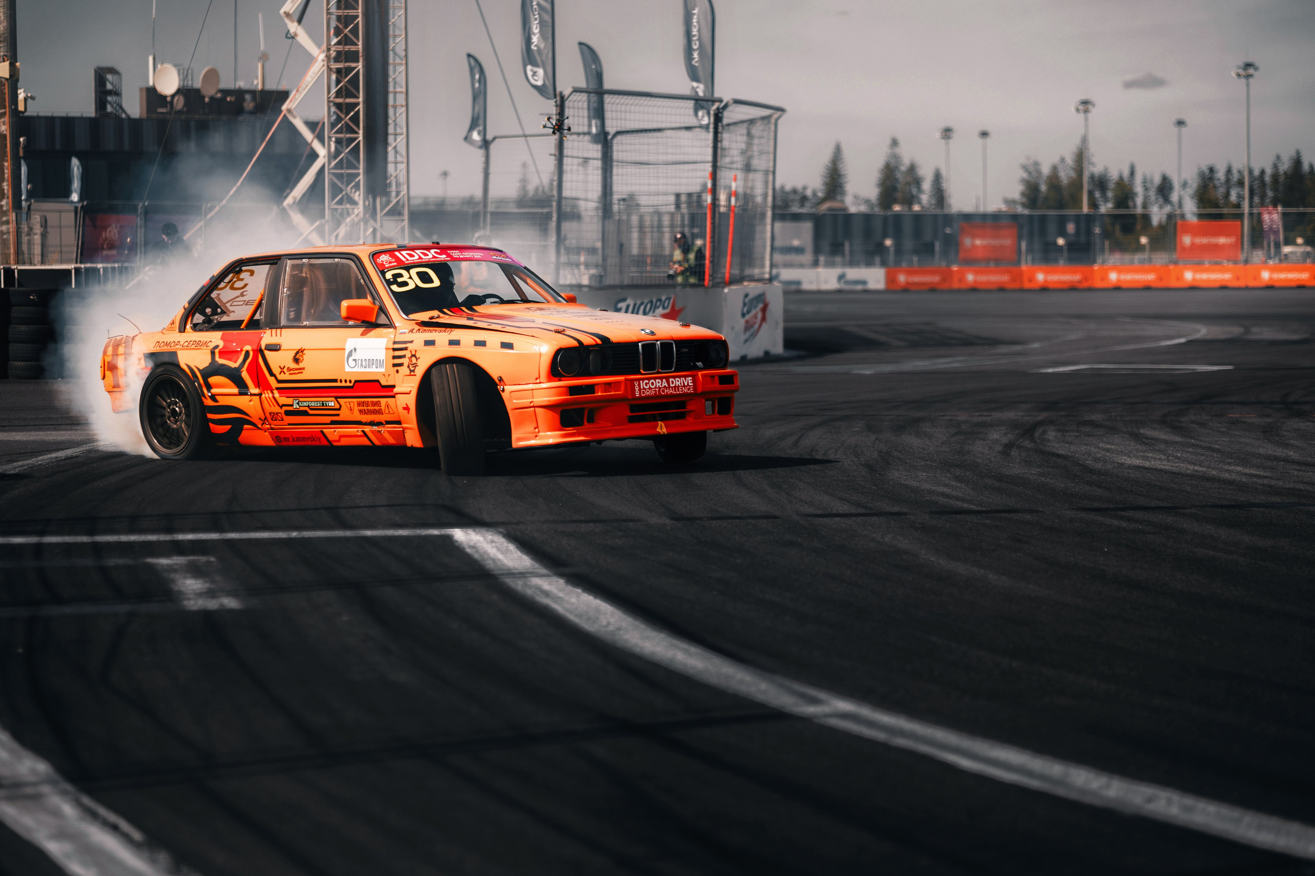 IDDC Этап 2: Бетонный Колизей и блогеры в деле