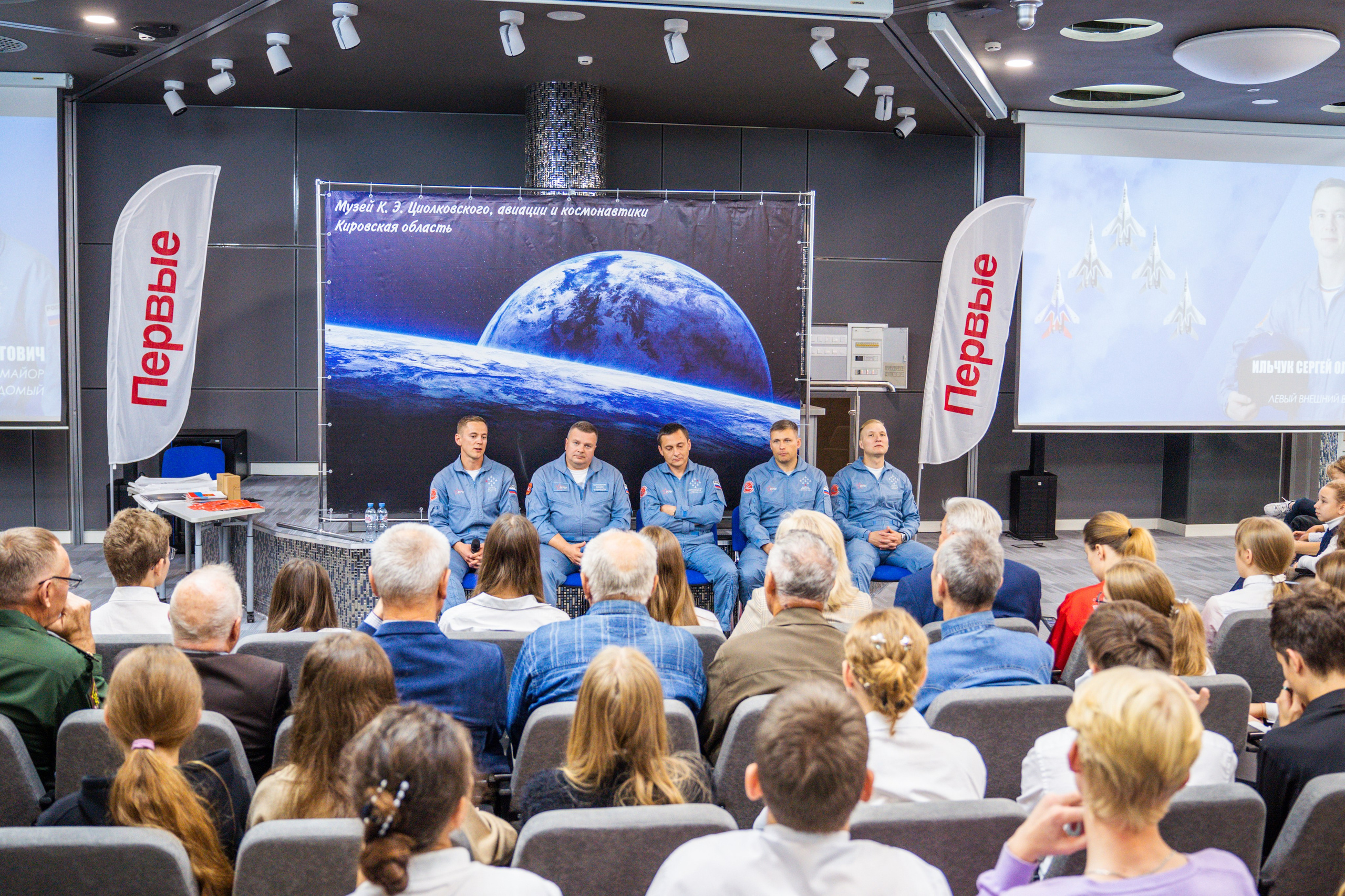 Встреча с авиационной группой «Стрижи». Фотограф София Александрова