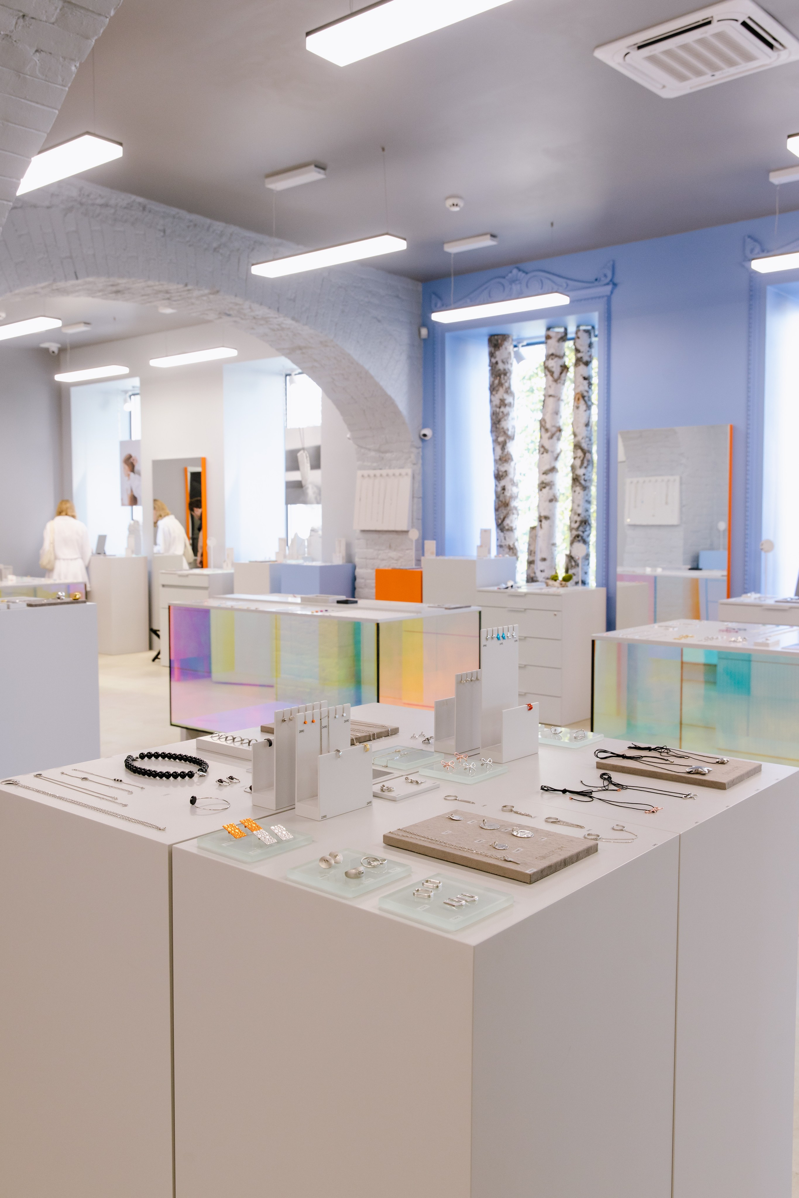 SBLESKOM ​Ювелирный салон Томск Ленина, 72. ГУДРУМ — Мебель на заказ в Томске | Кухни | Шкафы | Стулья и Столы