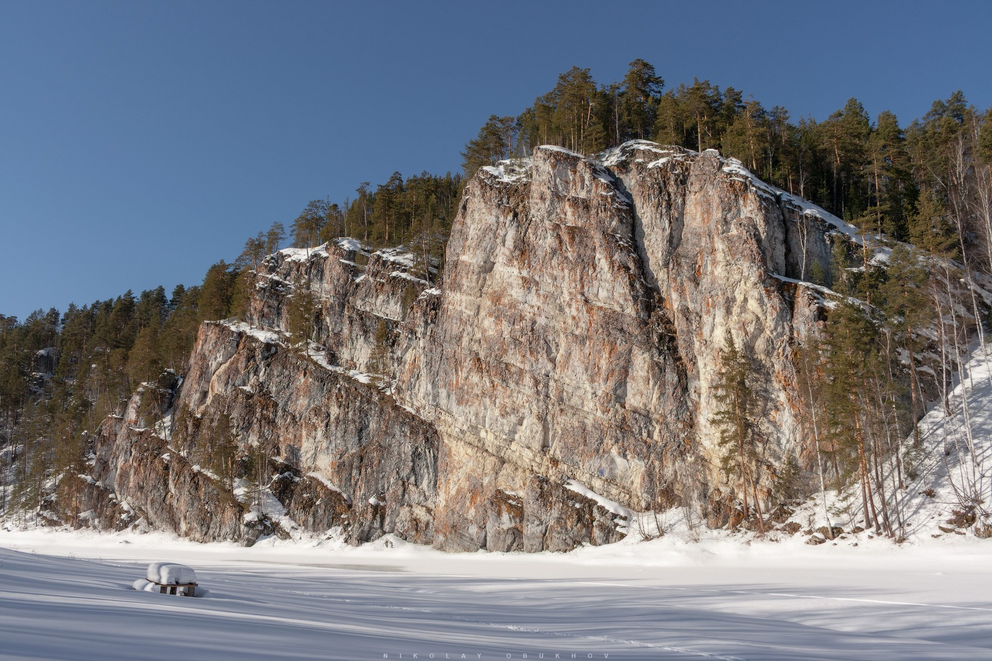 Пляж напротив Камня Омутного зимой