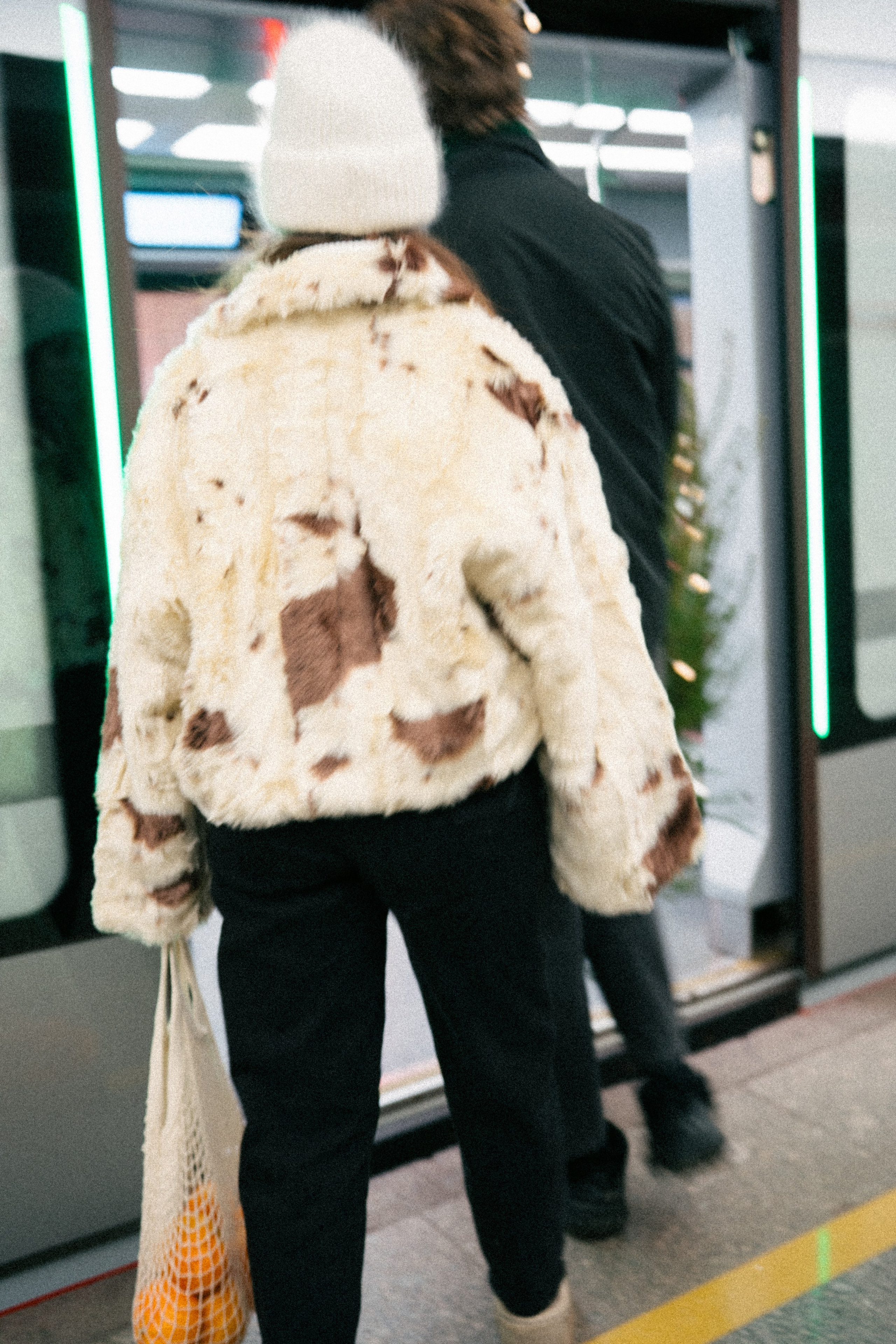 НОВОГОДНЯЯ ПРОГУЛКА ПАРЫ ПО ЧЕРНЫШЕВСКОЙ ПЕРЕД НОВЫМ ГОДОМ. Профессиональный фотограф, Санкт-Петербург — Виктория Богомолова