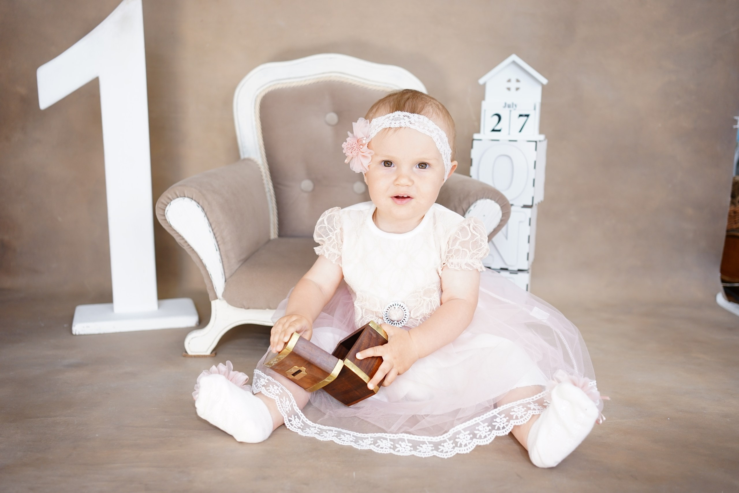 Фотозоны на ХОЛСТЕ. Детская Фотостудия ГОДОВАСИКИ в Санкт-Петербурге фотосесия на годик