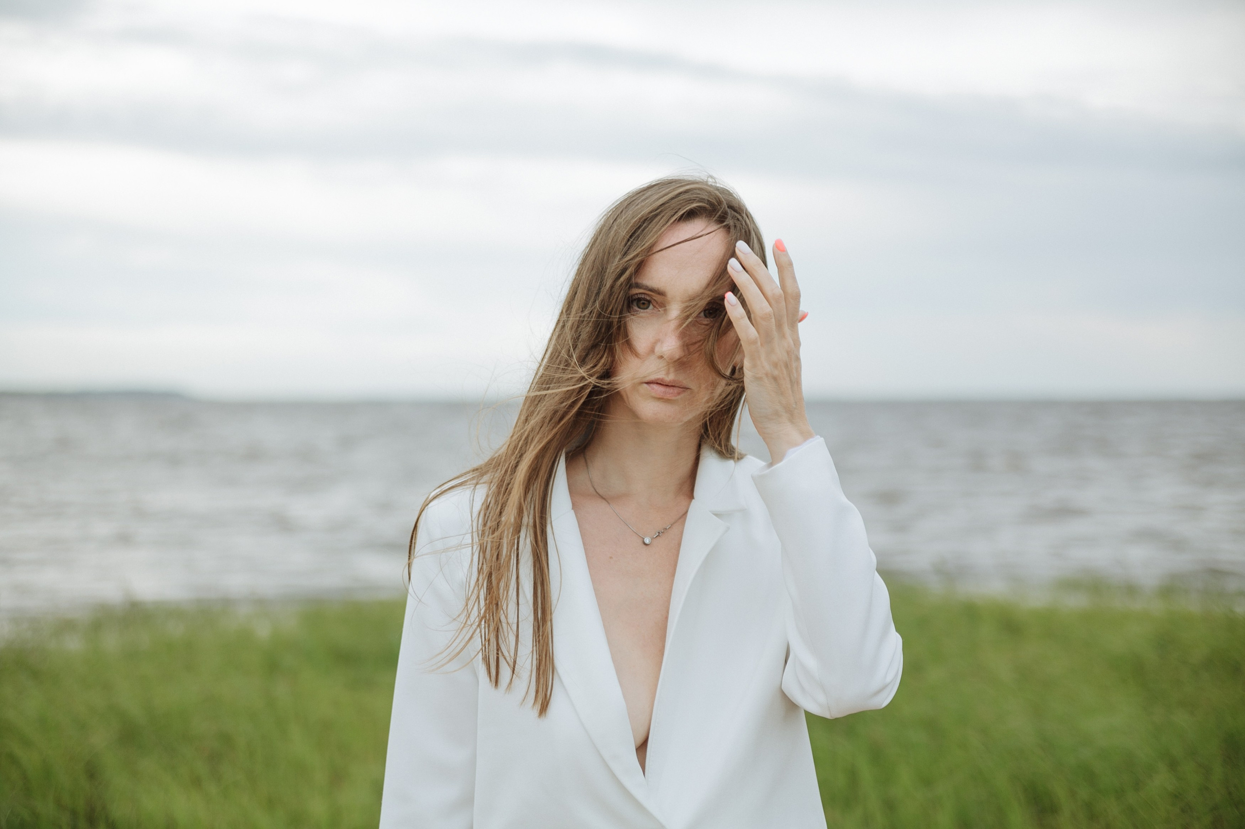 Летняя ветреная. Озеро Ильмень. Семейный фотограф, свадебный фотограф, женский портрет в Санкт-Петербу
