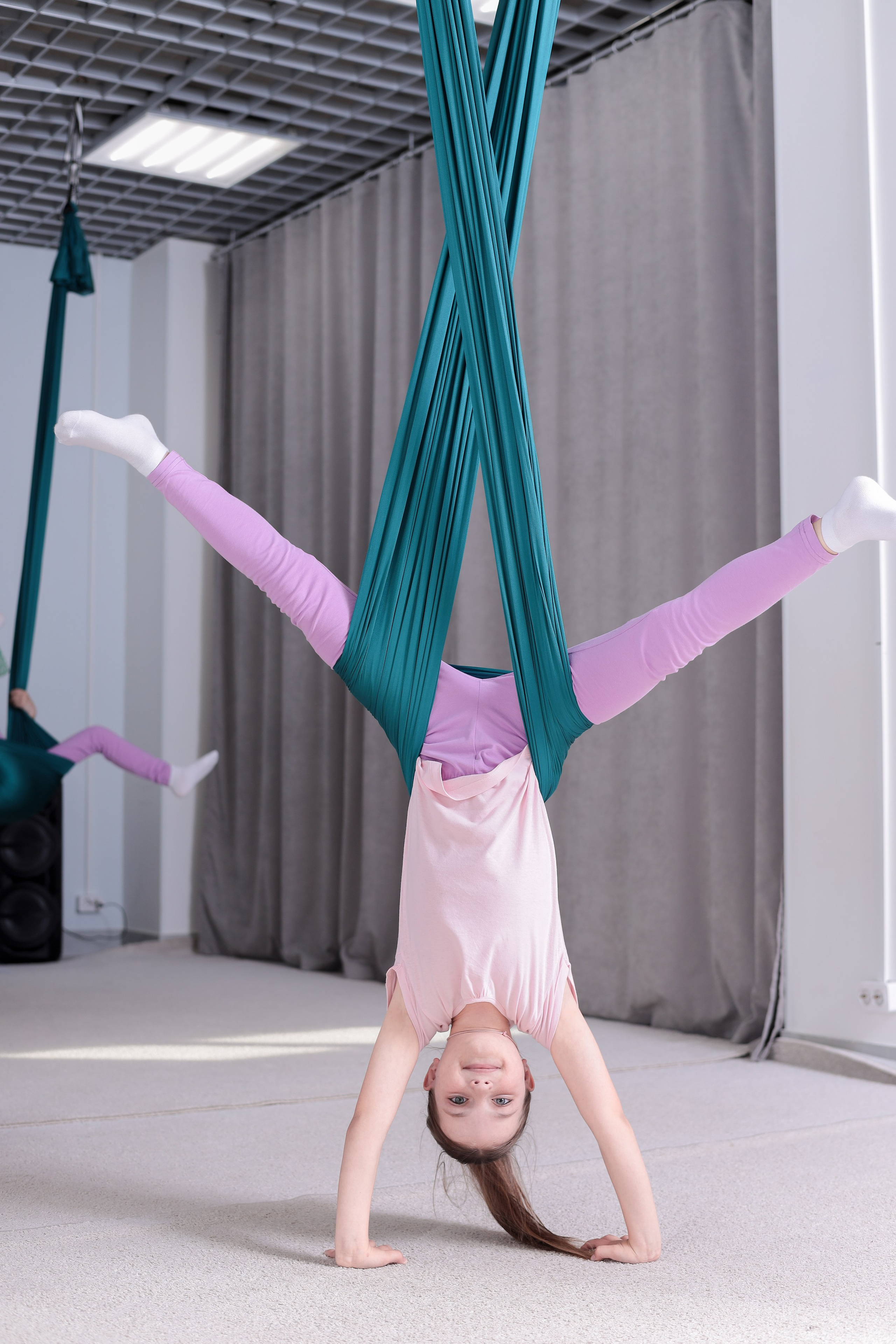 Детская аэройога. Фотограф Надршина Лилия