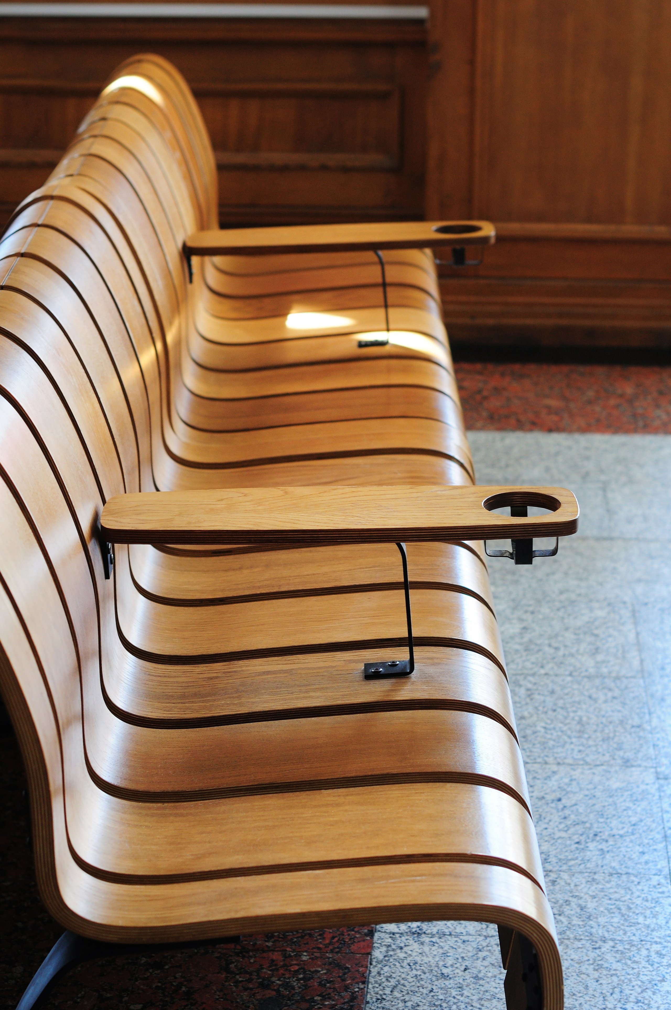 Железнодорожный вокзал Новосибирск-Главный. Фотограф Сергей Сергеев