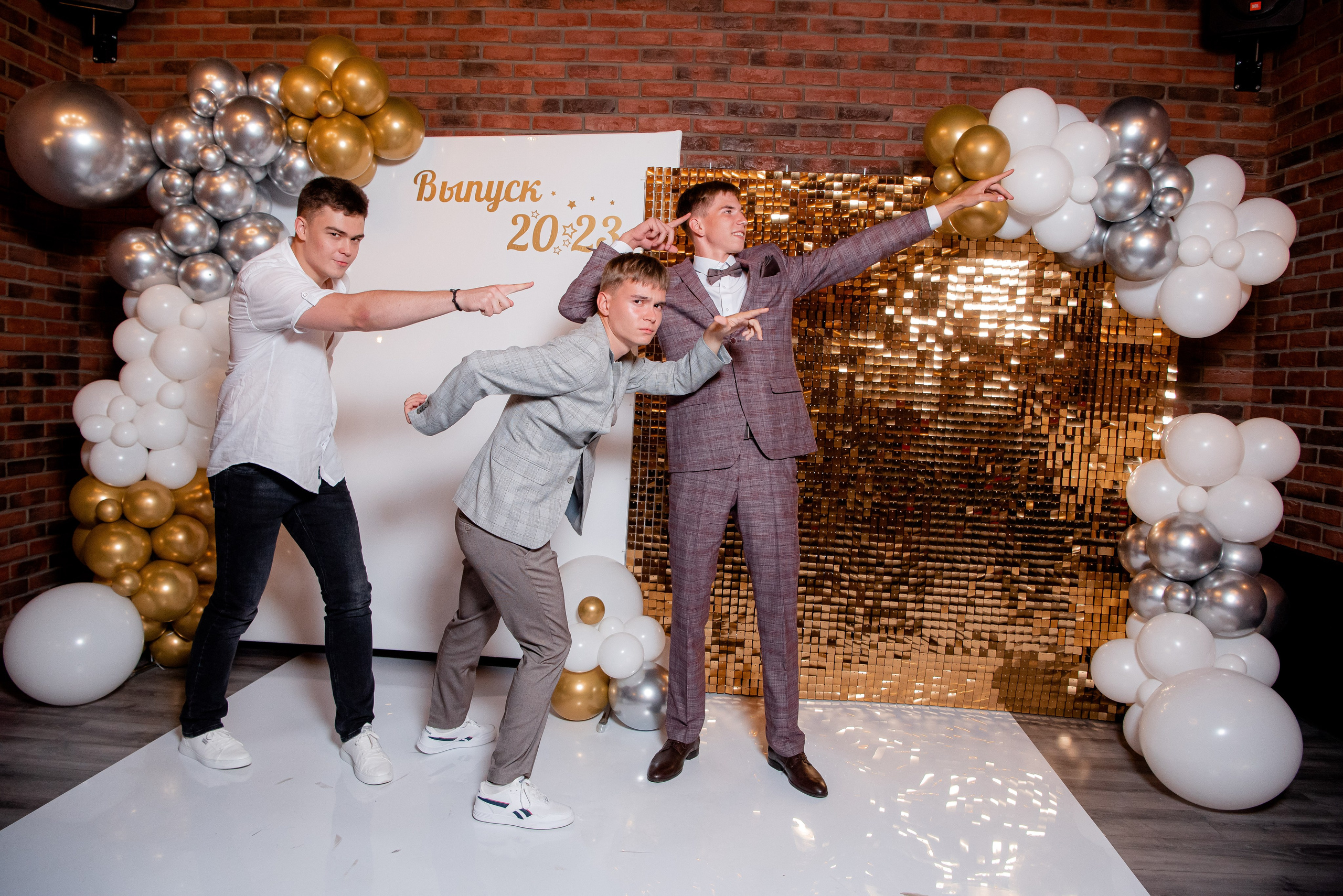 30 Школа. Вручение и Банкет. ДК Юбилейный и Банхоф. Фотограф в Волгограде и Волжском Александр Горбань